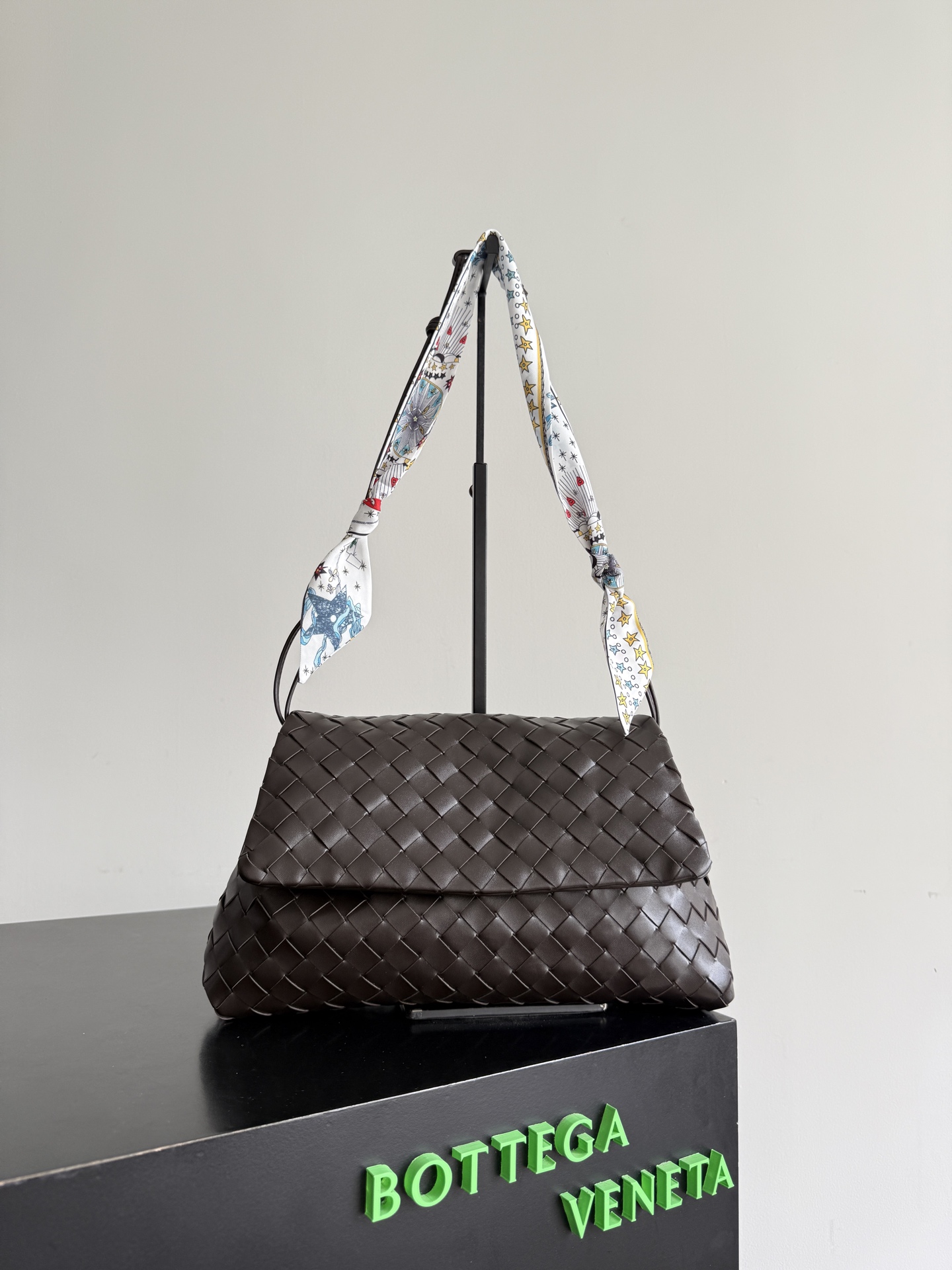 ボッテガ・ヴェネタ Dustbag イントレチャート レザー フラップ ショルダーバッグ ダークブラウン 857657 詳細画像 1