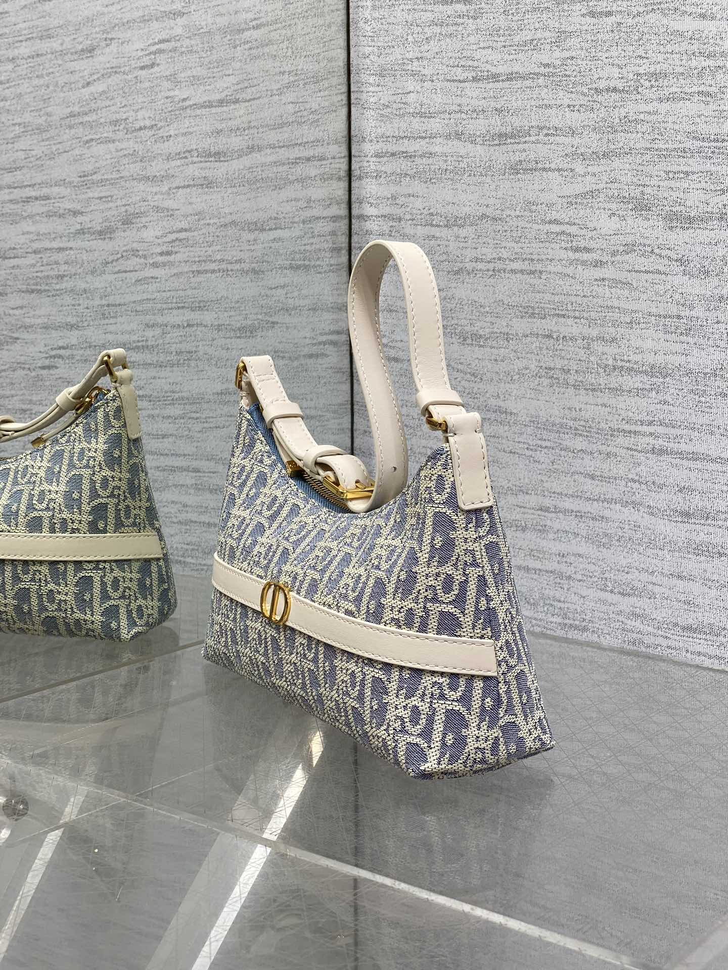 ディオール Miss Caro ダンプリングバッグ スカイブルー 詳細画像 3