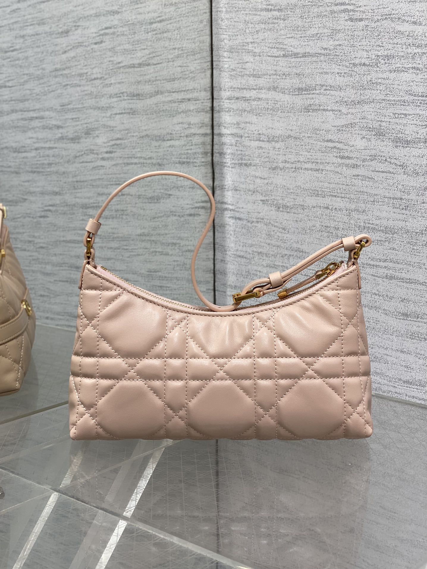 ディオール Miss Dior ミニ キルティング レザーショルダーバッグ ライトピンク 詳細画像 2
