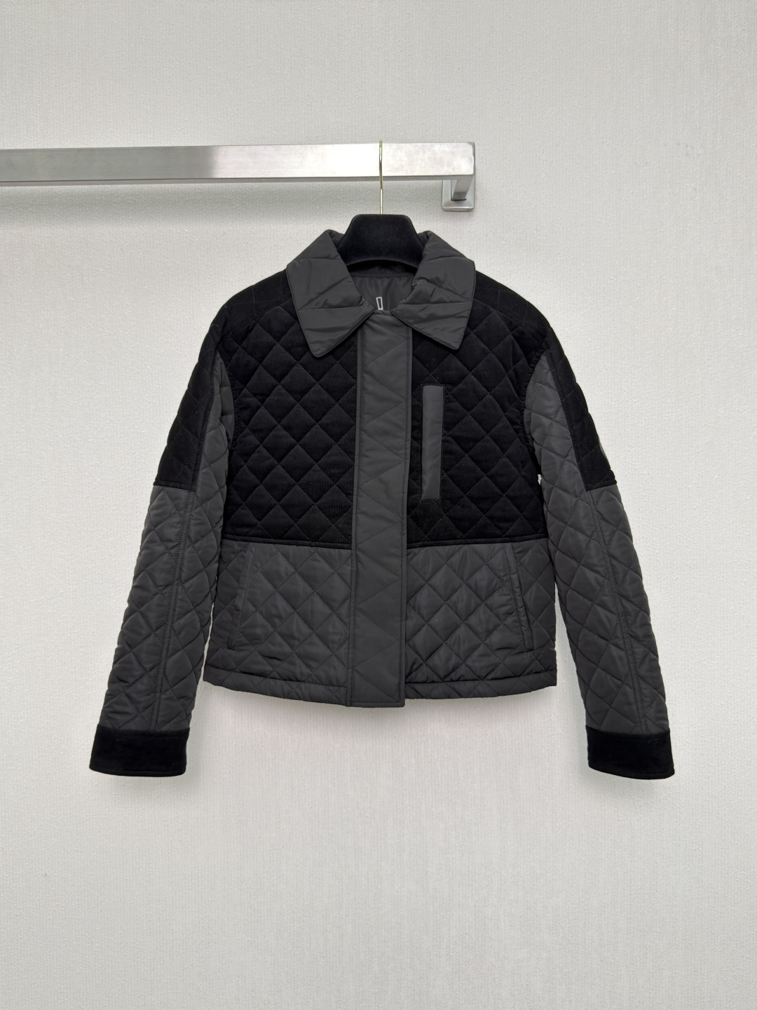 エルメス 切り替え ダイヤキルティング 襟付き 中綿ジャケット ブラック グレー CS336847028 詳細画像 1
