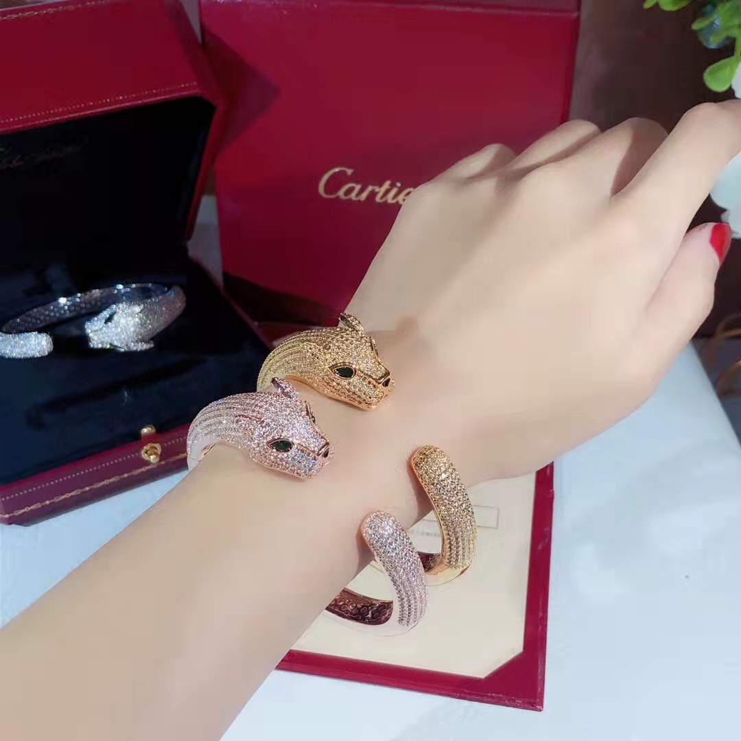 カルティエ パンテール ドゥ カルティエ グリーンアイ パヴェ クリスタル バングル ゴールド/シルバー/ローズゴールド 詳細画像 2