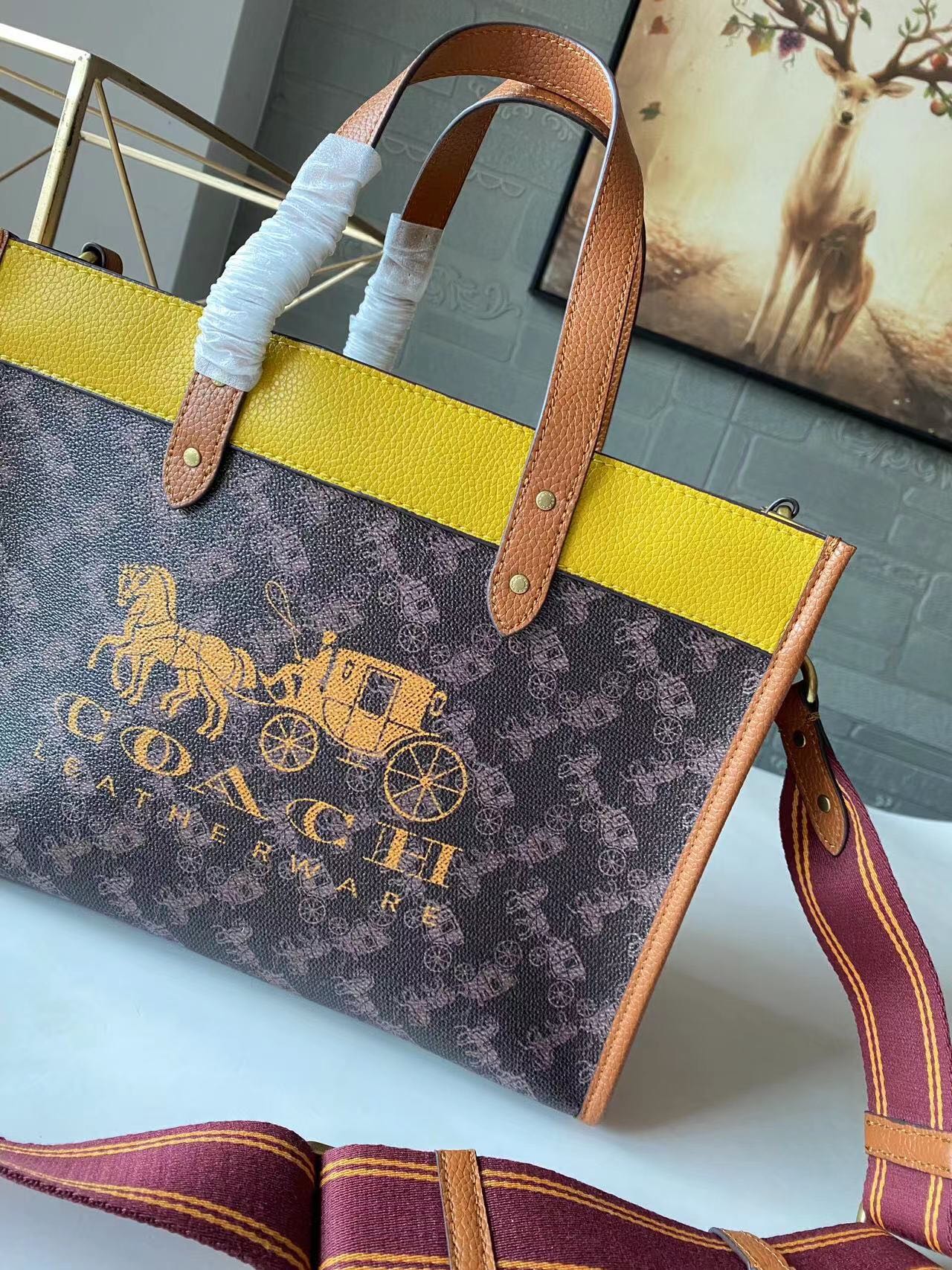 コーチ Field Tote 30 キャリッジプリント ブラウン 詳細画像 3