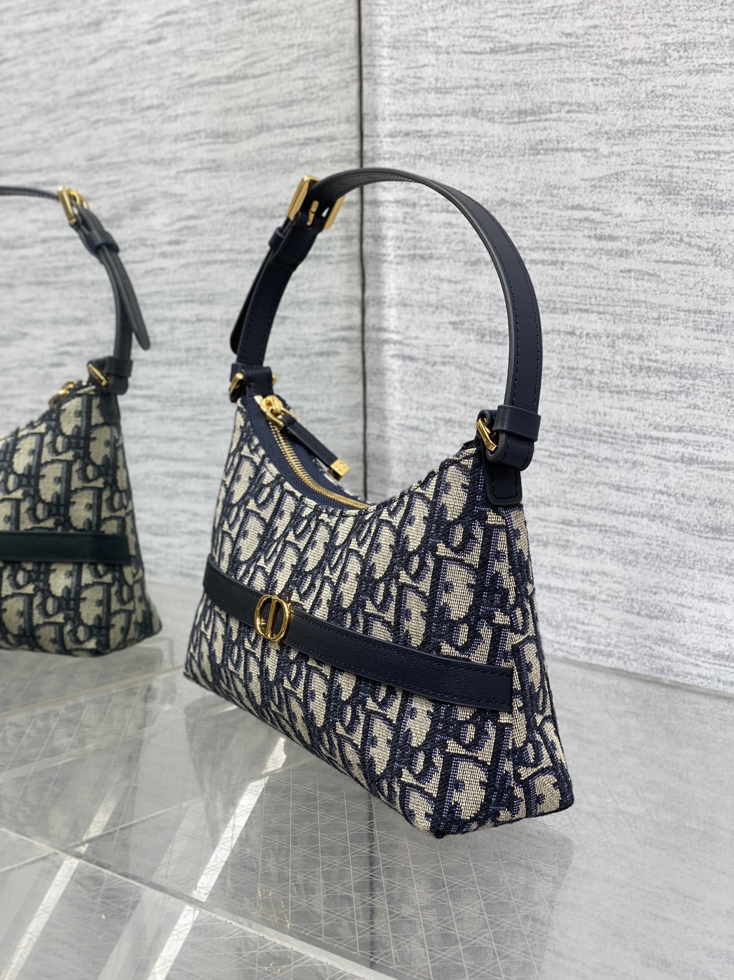 ディオール Miss Caro ラフィア オブリーク キャンバス 刺繍 ダンプリングバッグ ブルー 詳細画像 3