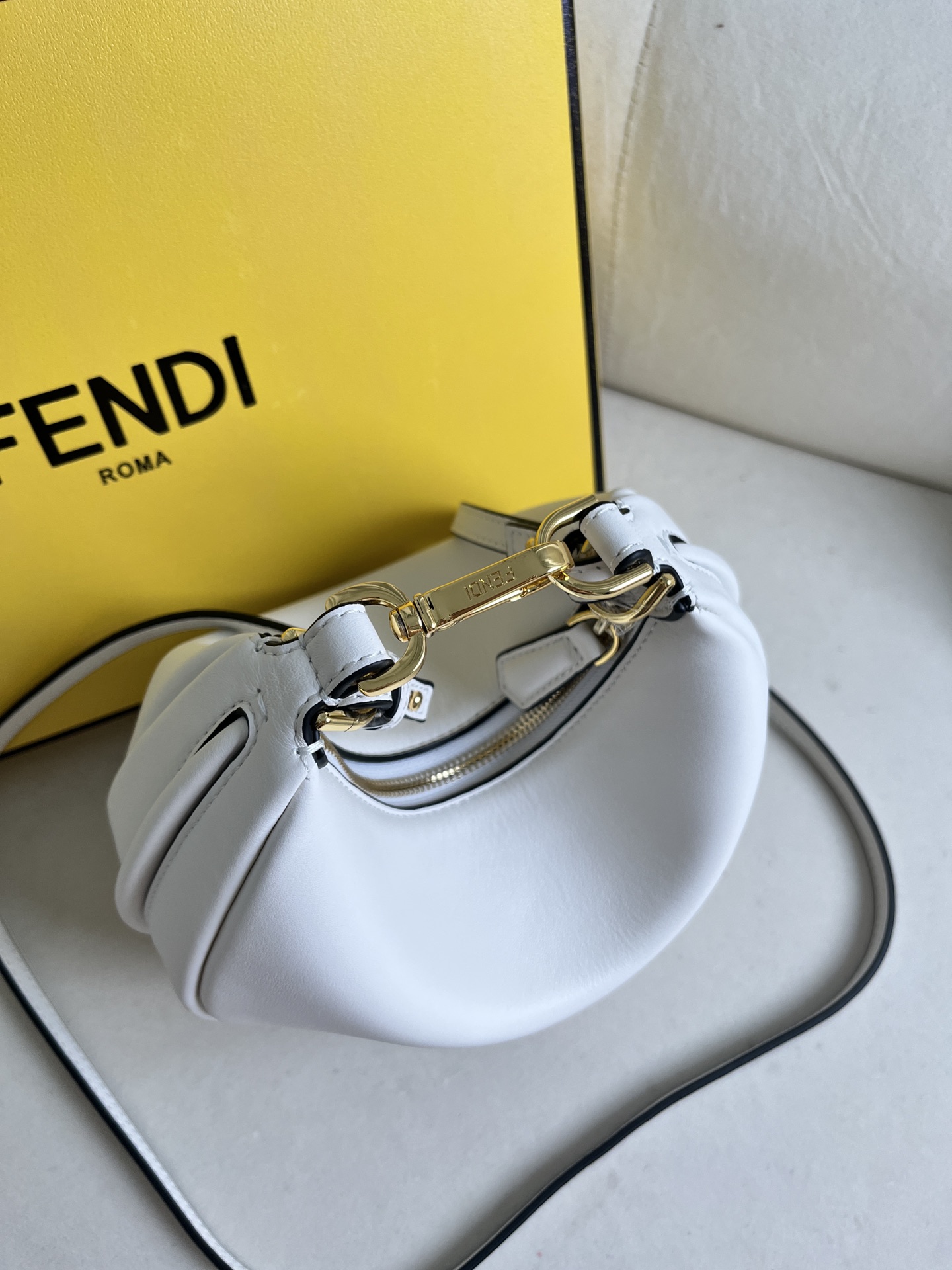 フェンディ ムーンライト アンダーアームバッグ ホワイト FEND1 詳細画像 3
