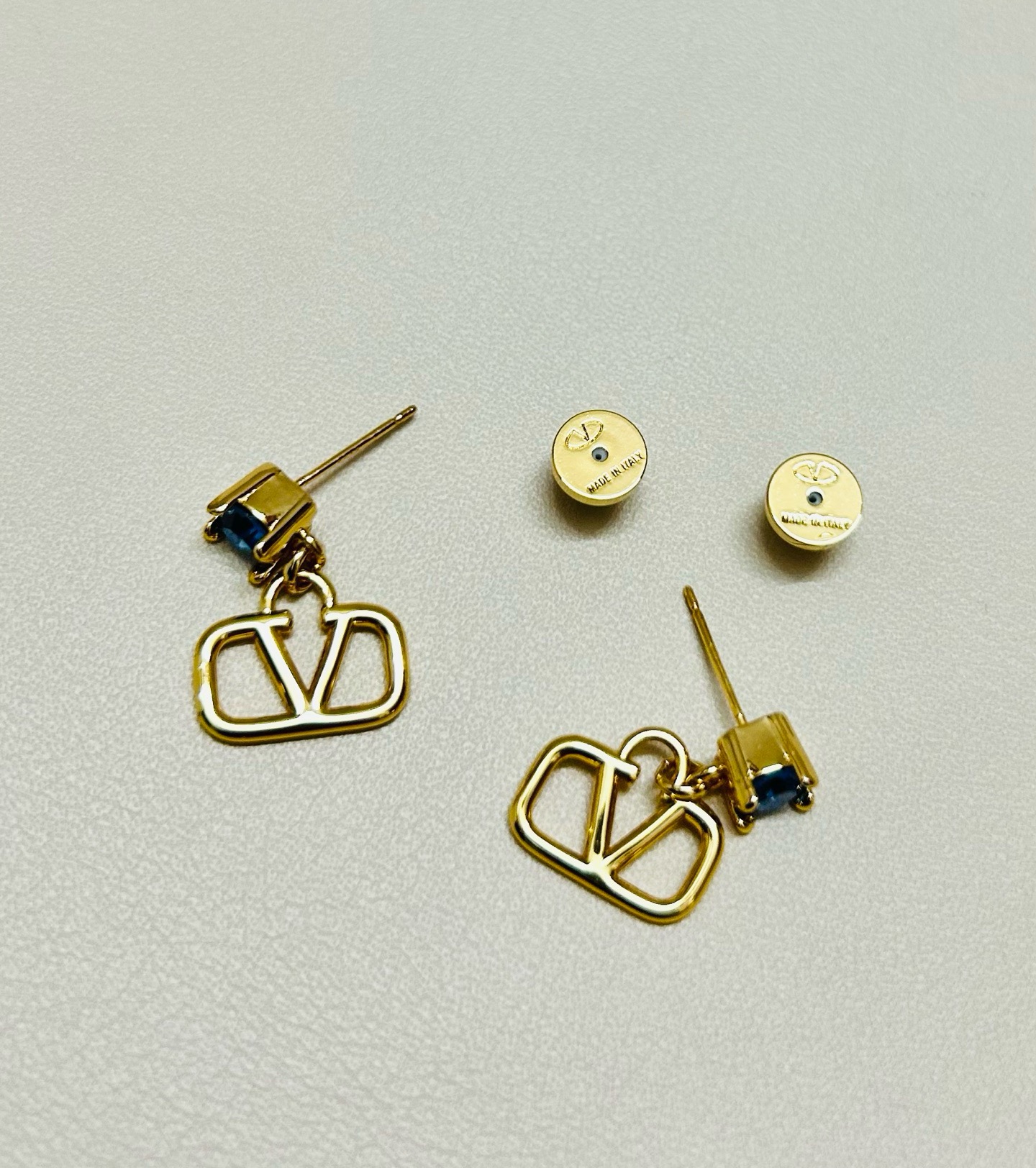 ヴァレンティノ Vロゴ ブルーストーン ドロップピアス ゴールド 詳細画像 2