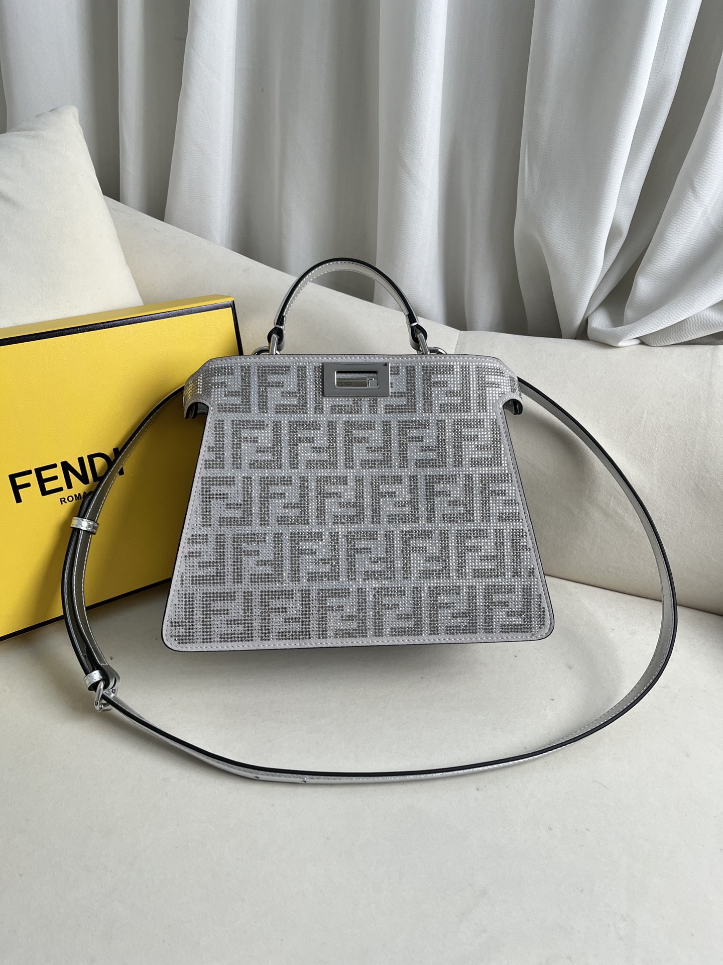 フェンディ ピーカブー ISeeU スモール ハンドバッグ シルバー金具 詳細画像 2