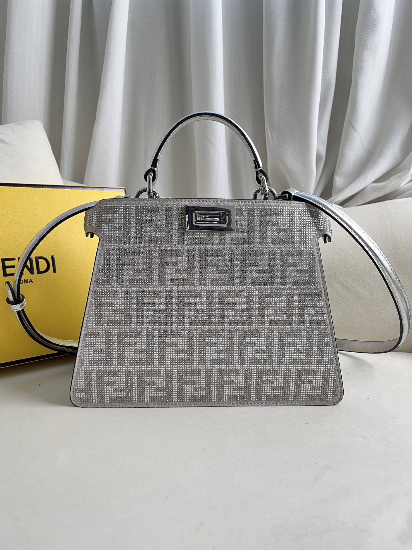 フェンディ ピーカブー ISeeU スモール ハンドバッグ シルバー金具 詳細画像 1