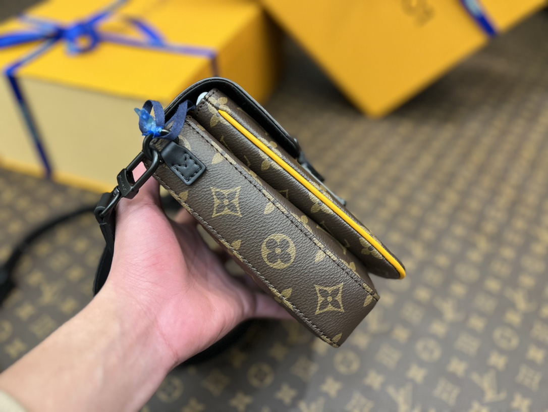 ルイ・ヴィトン S-ロック ヴァーティカル ウェアラブル モノグラム ショルダーバッグ 詳細画像 3