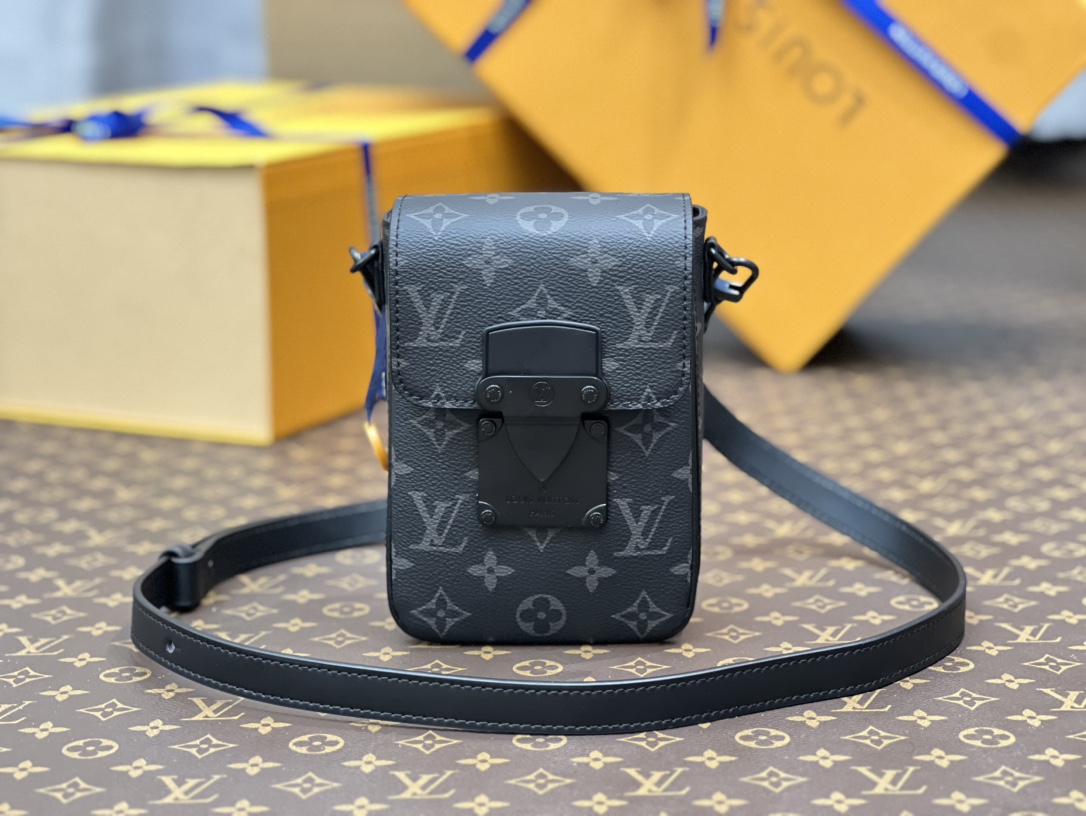 ルイ・ヴィトン S-Lock Vertical Wearable Wallet モノグラム マカサール ブラック 詳細画像 1