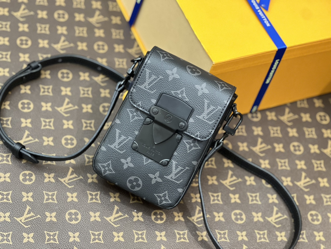 ルイ・ヴィトン S-Lock Vertical Wearable Wallet モノグラム マカサール ブラック 詳細画像 2