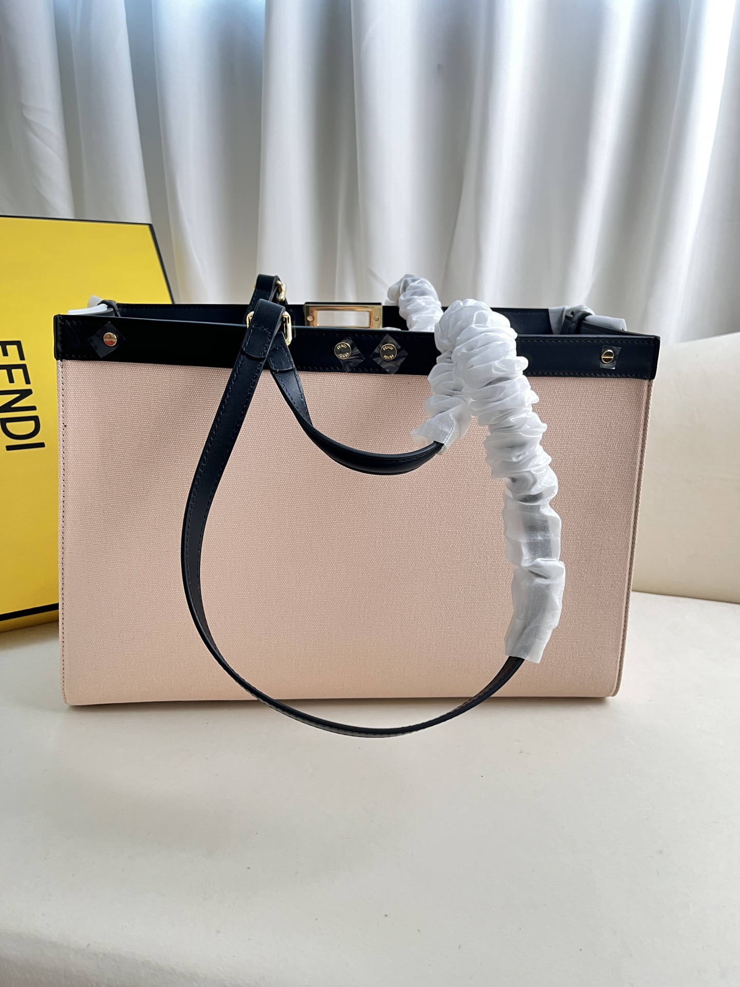フェンディ Peekaboo X-Tote 刺繍トートバッグ ピンク×ブラック 詳細画像 3