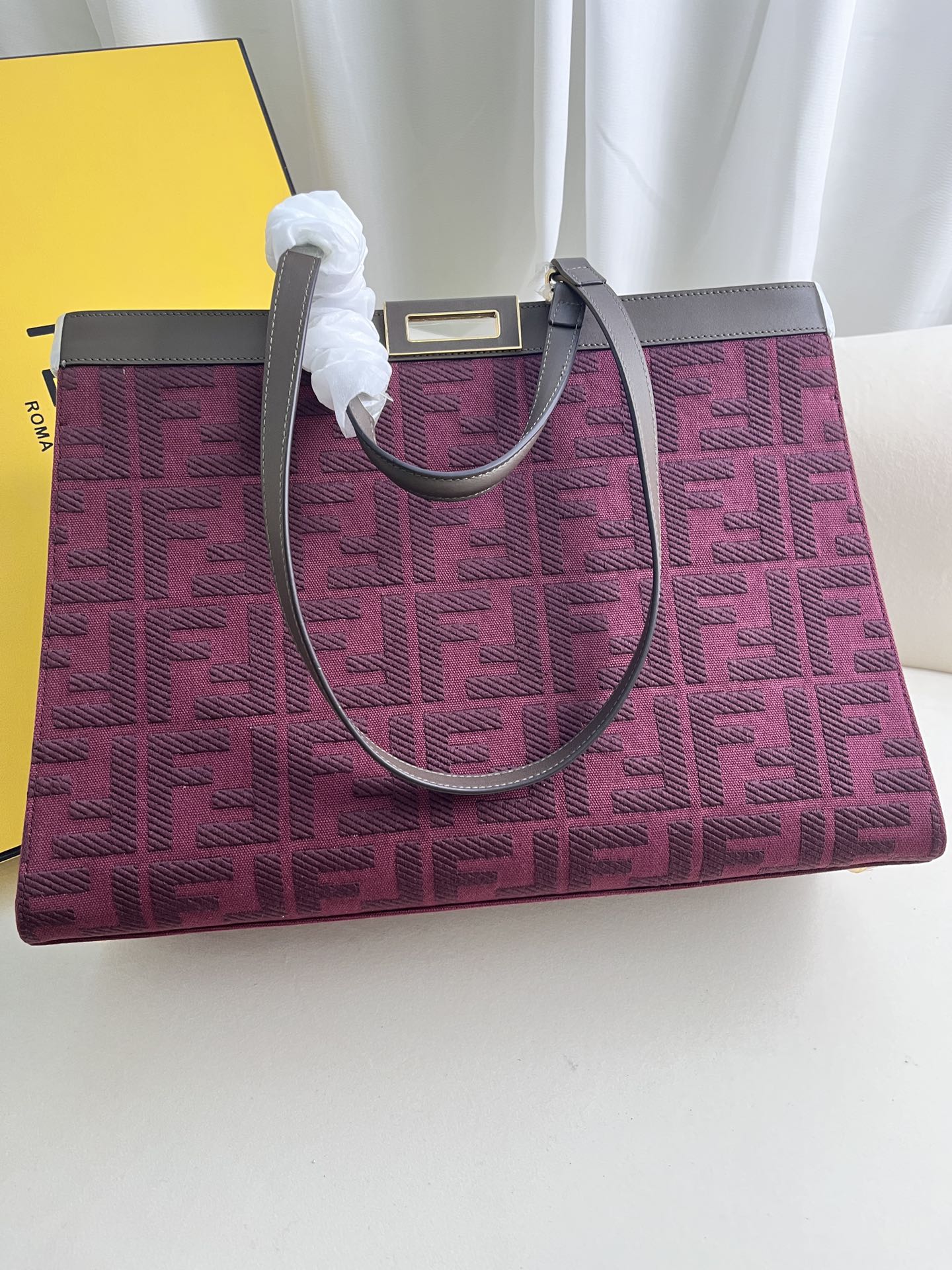 フェンディ Peekaboo X-Tote 刺繍トートバッグ ワインレッド 詳細画像 2
