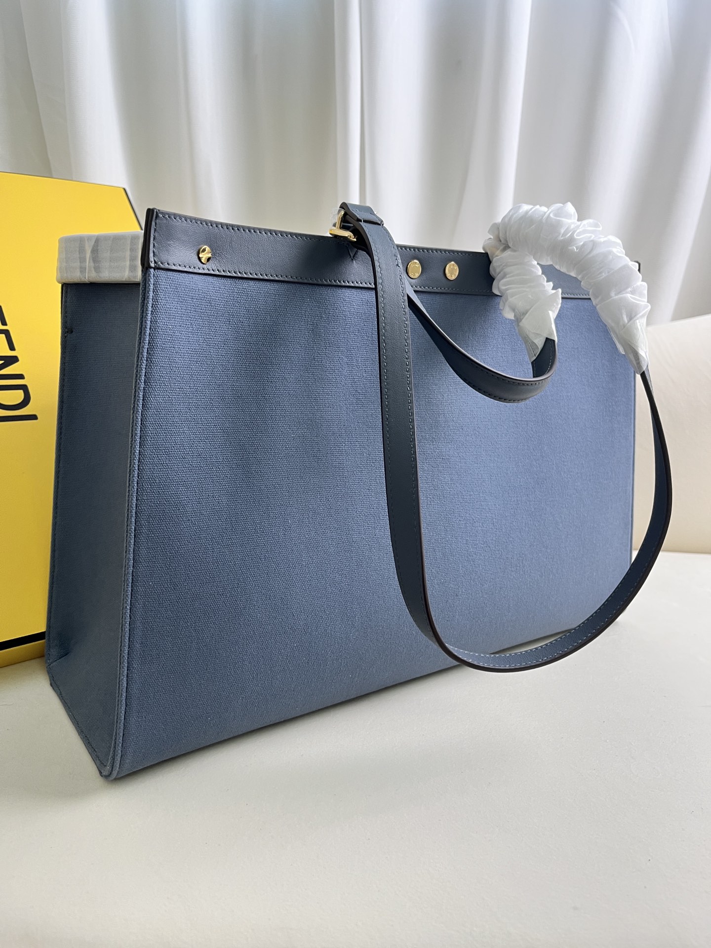 フェンディ Peekaboo X-Tote 刺繍トートバッグ ネイビー 詳細画像 3