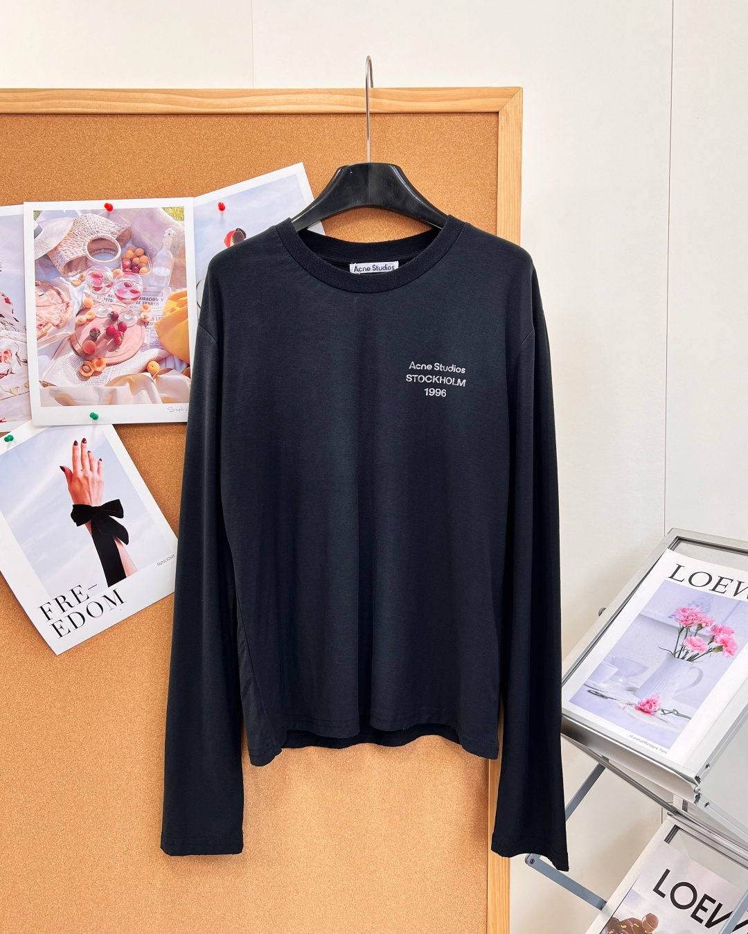 アクネ ストゥディオズ 1996 STOCKHOLM ロゴ 長袖Tシャツ ブラック A644230 詳細画像 1