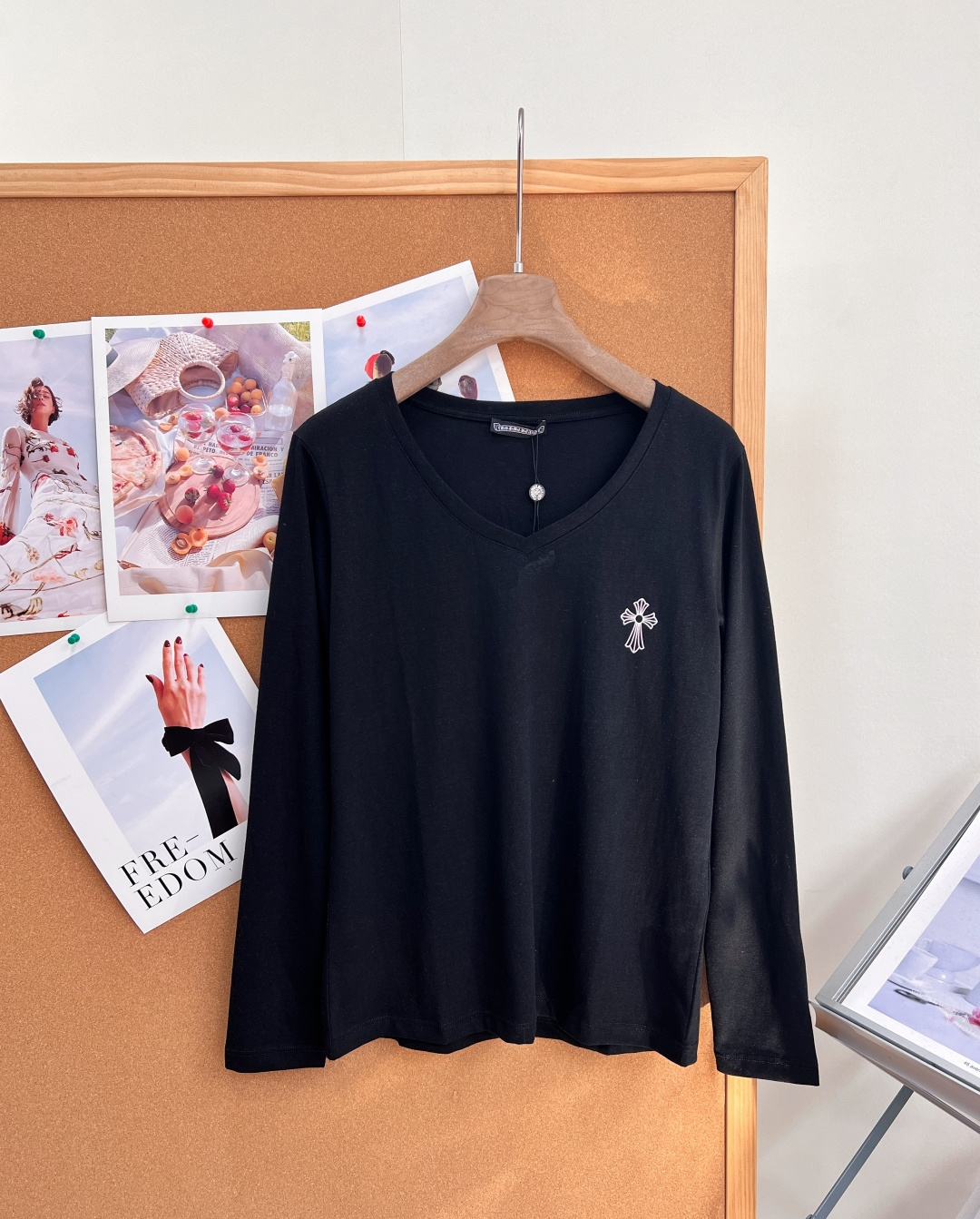 クロムハーツ クロスロゴプリント スリムフィット 長袖インナーTシャツ ブラック H651220 詳細画像 1