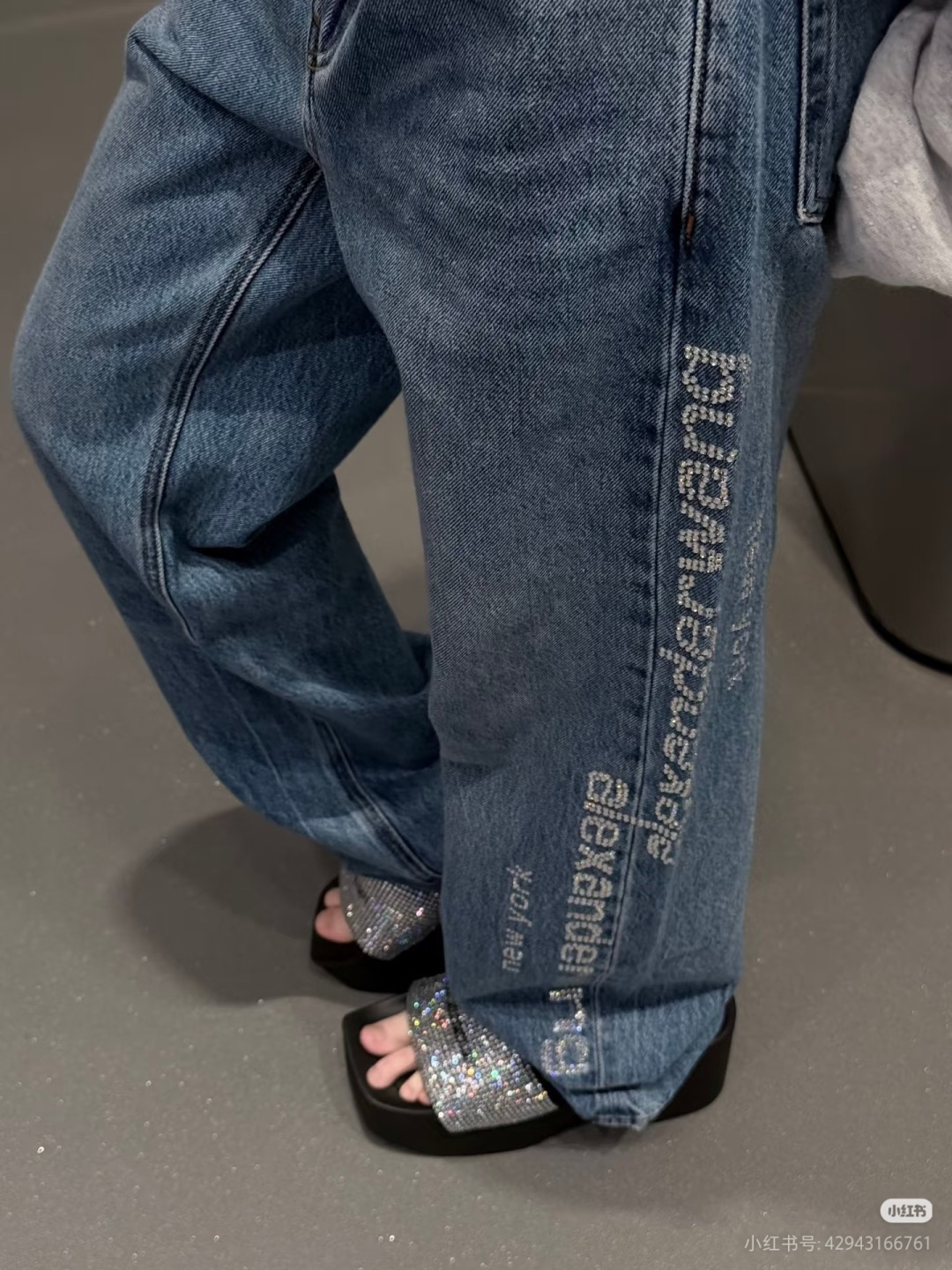 アレキサンダー ワン ストレートデニムパンツ ラインストーンロゴ ブルー A776270 詳細画像 3
