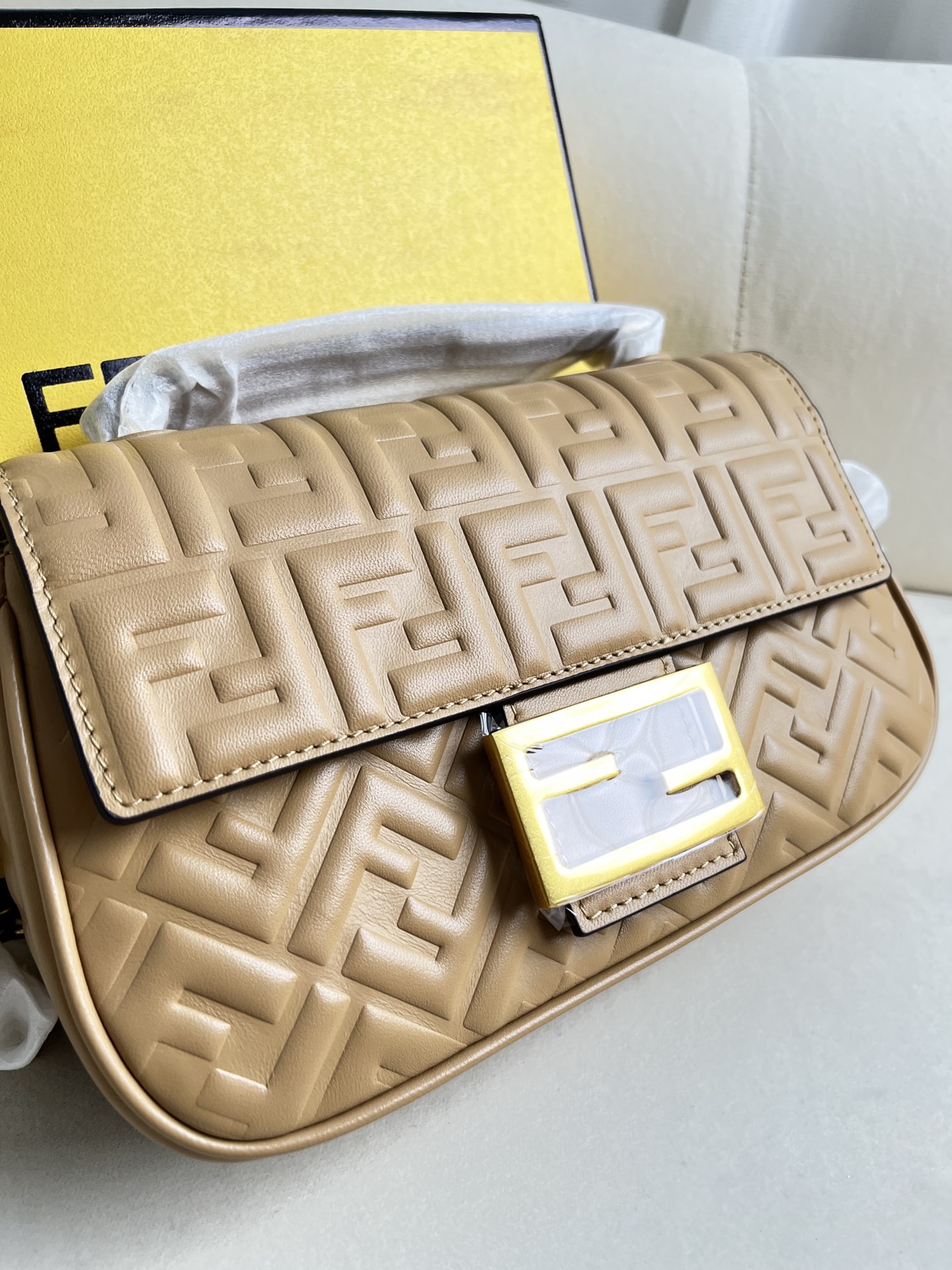フェンディ バゲット ミディアム チェーンバッグ アプリコットベージュ ナパレザー 詳細画像 3