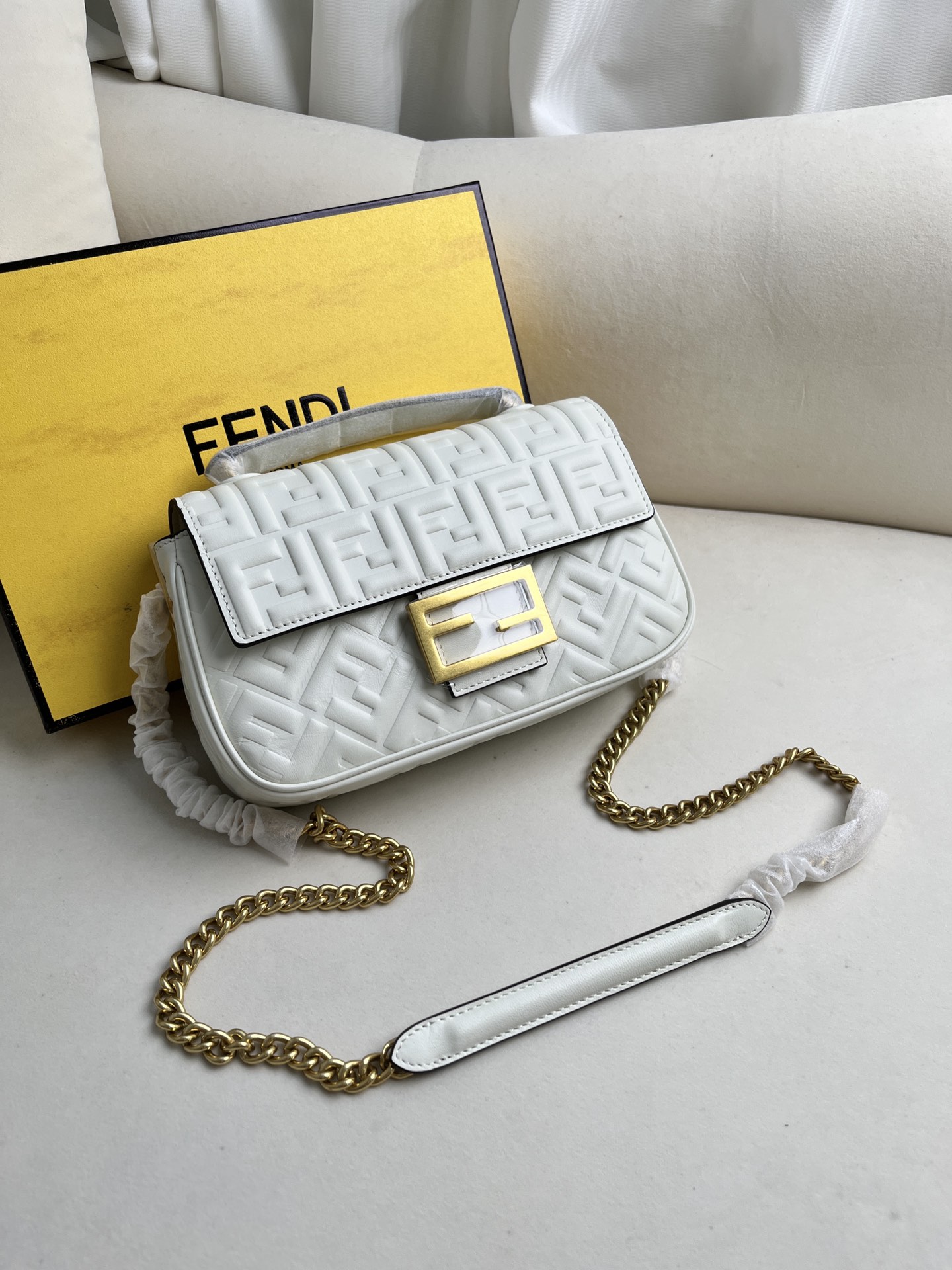 フェンディ バゲット ミディアム チェーンバッグ ブラック 3D FFロゴ ナパレザー 詳細画像 1