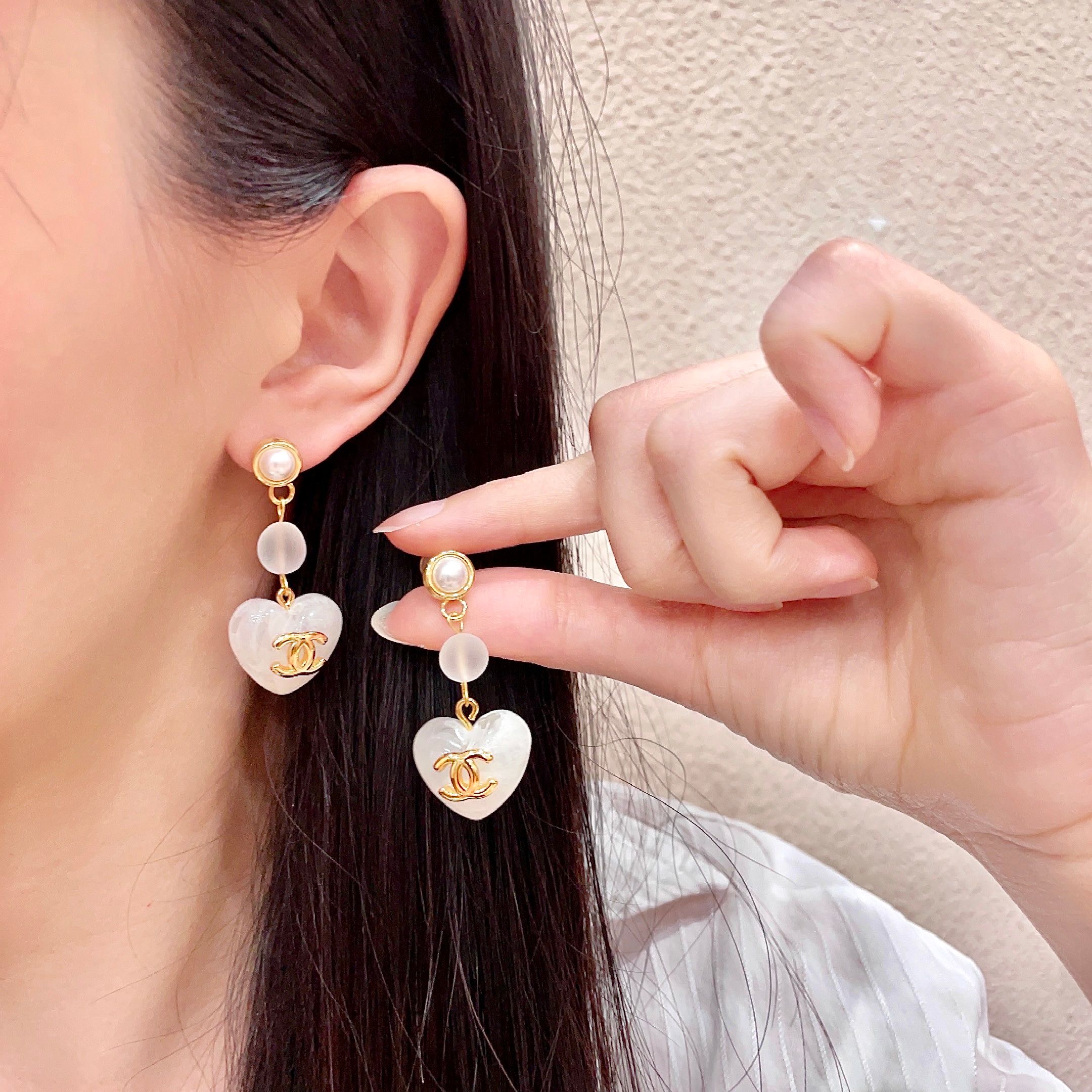 シャネル ハートロゴ ドロップピアス アイボリー 詳細画像 1
