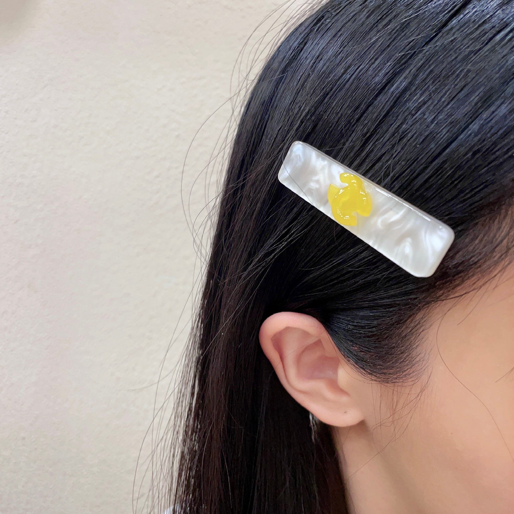 シャネル レターロゴ ヘアクリップ ホワイト 詳細画像 2