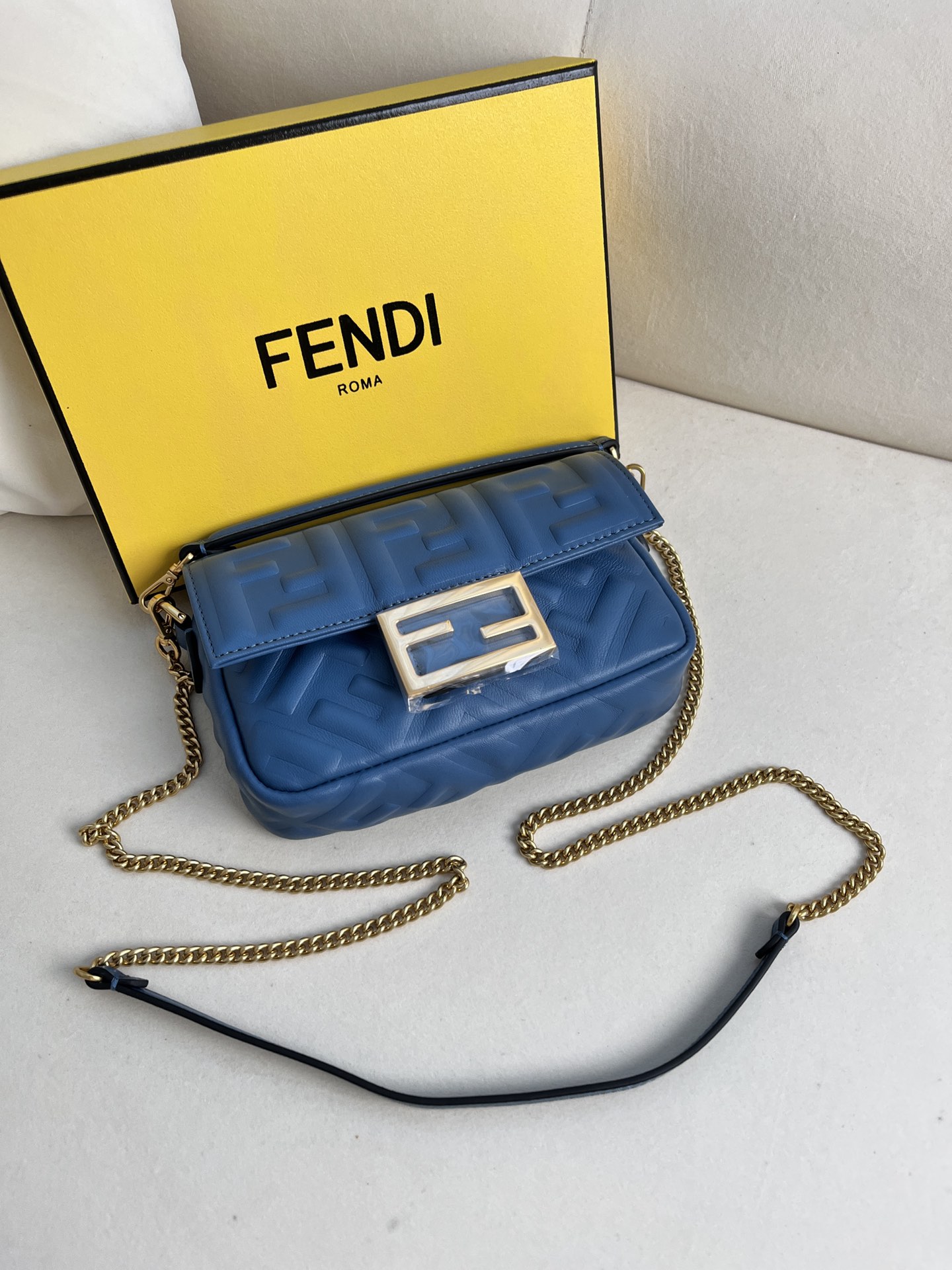 フェンディ バゲット ミニバッグ ブルー 詳細画像 2