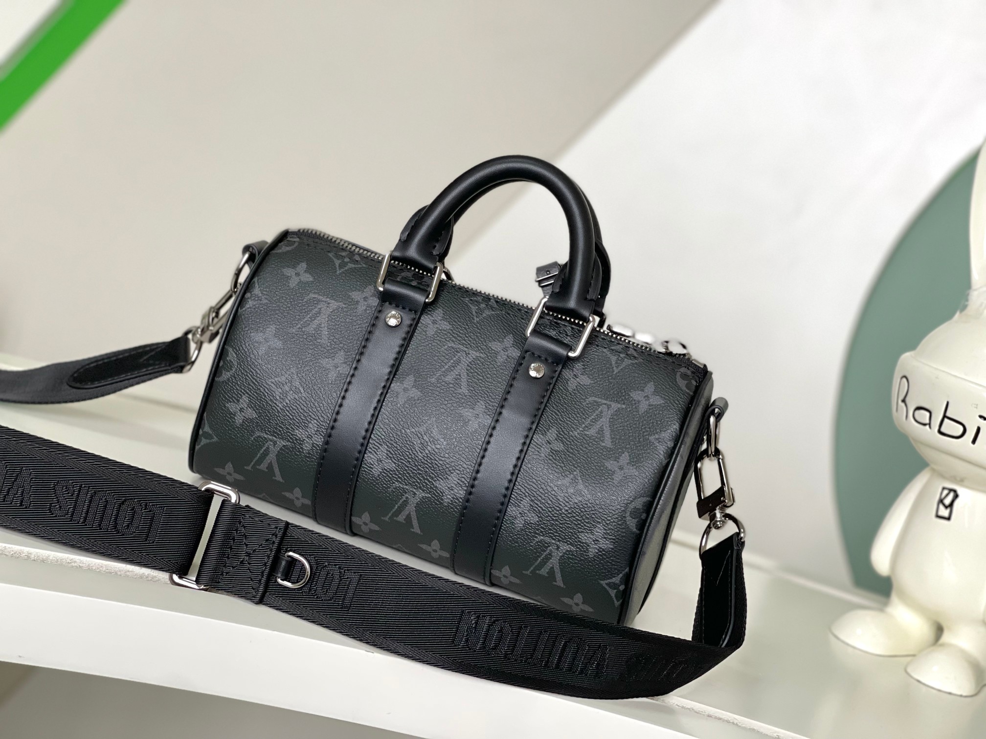 ルイ・ヴィトン Keepall 25 モノグラム エクリプス リバース 詳細画像 3
