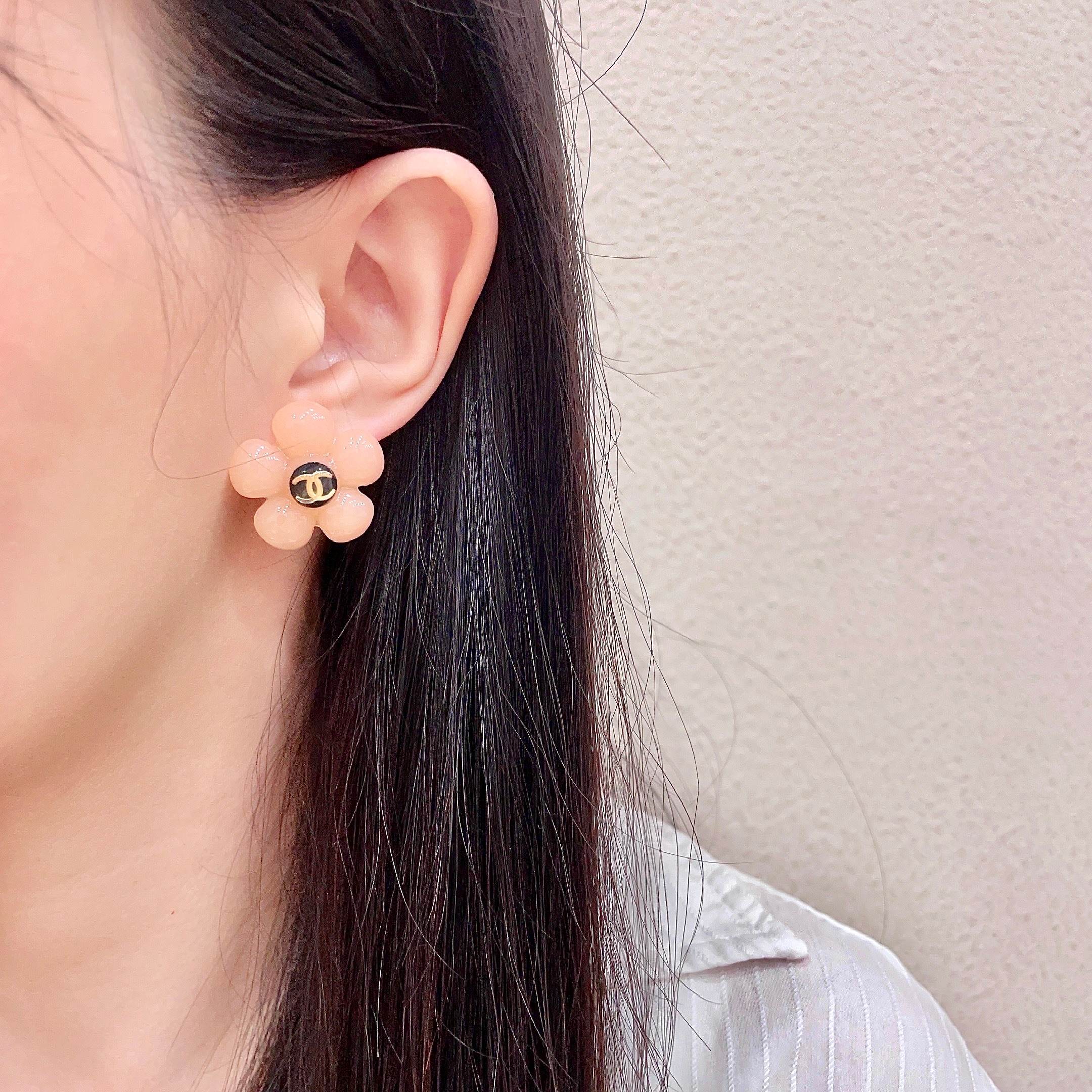 シャネル CCロゴ フラワースタッドピアス ピーチ 詳細画像 3