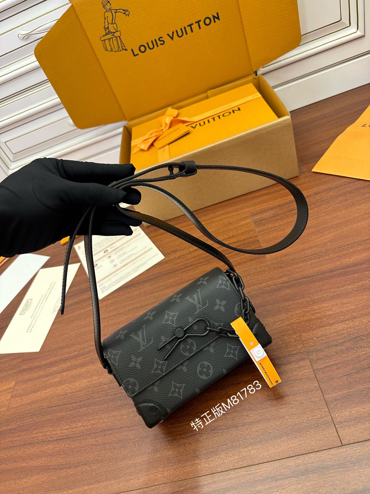 花柄ボックス型 クロスボディ携帯バッグ ブラック 詳細画像 1
