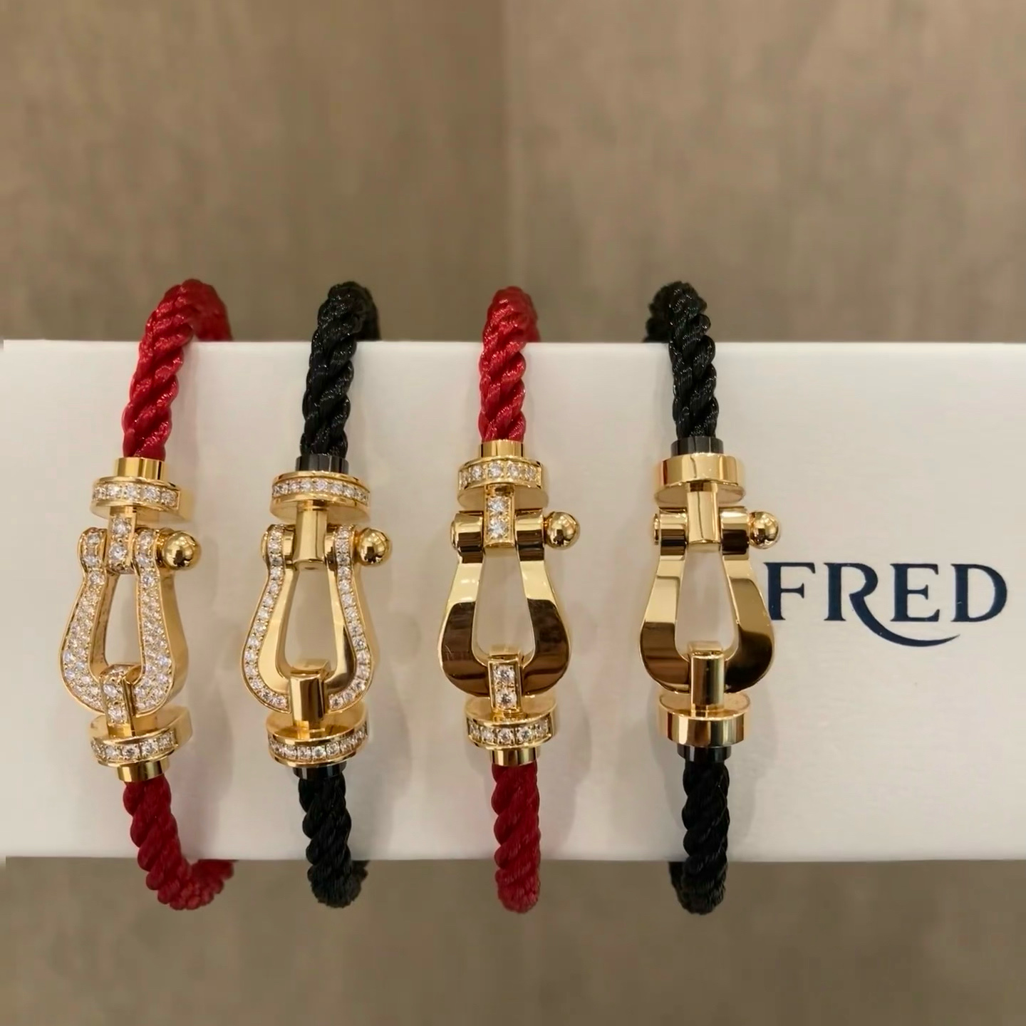 ナイキ ラインストーン馬蹄バックル レザーコード ブレスレット レッド 詳細画像 1