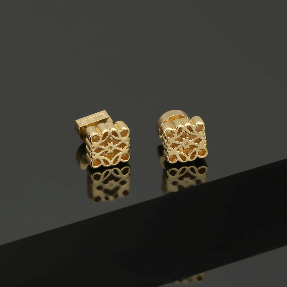 ロエベ アナグラム菱形バックルモチーフ ピアス 詳細画像 1