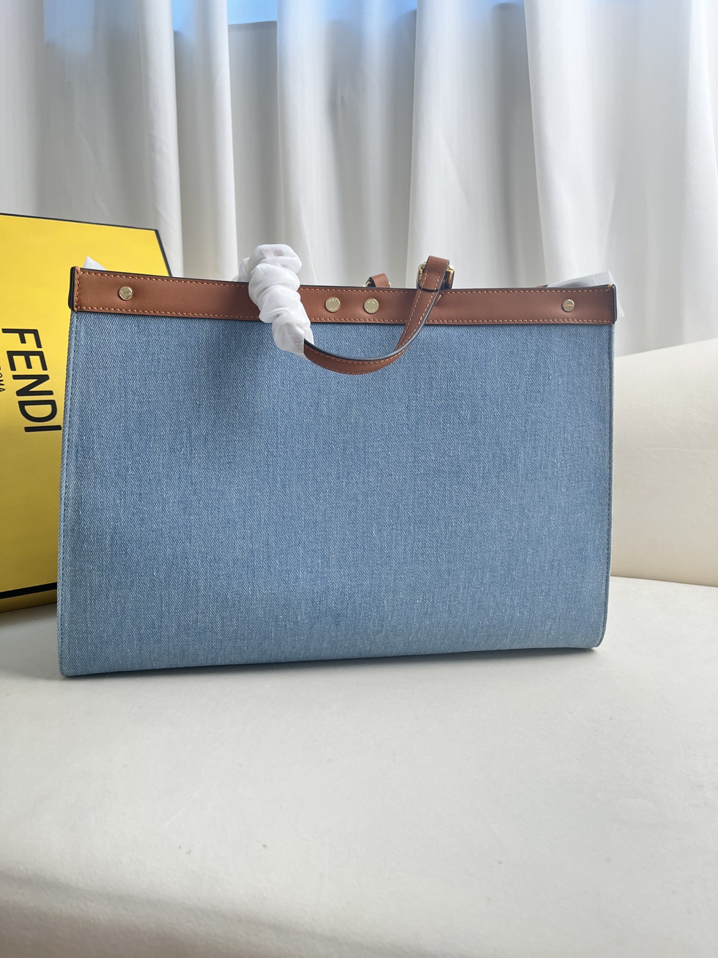 フェンディ Peekaboo X-Tote 刺繍トートバッグ ブルーデニム 詳細画像 2