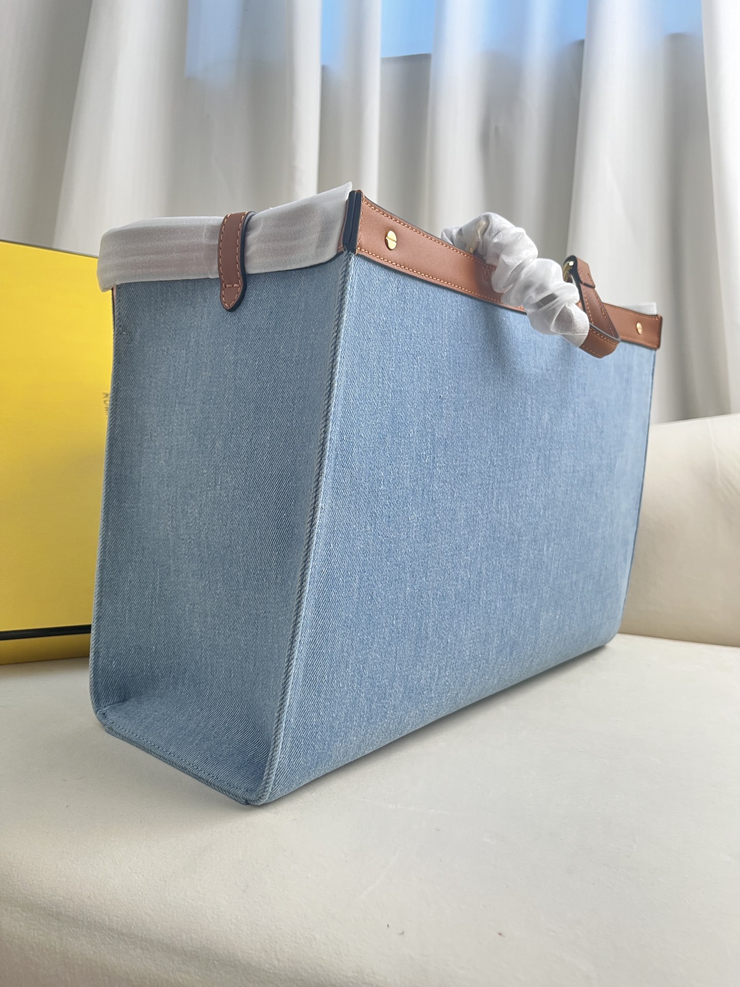 フェンディ Peekaboo X-Tote 刺繍トートバッグ ブルーデニム 詳細画像 3