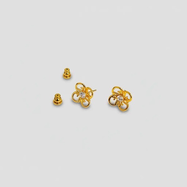 フェンディ ロゴ フラワー ピアス ゴールド