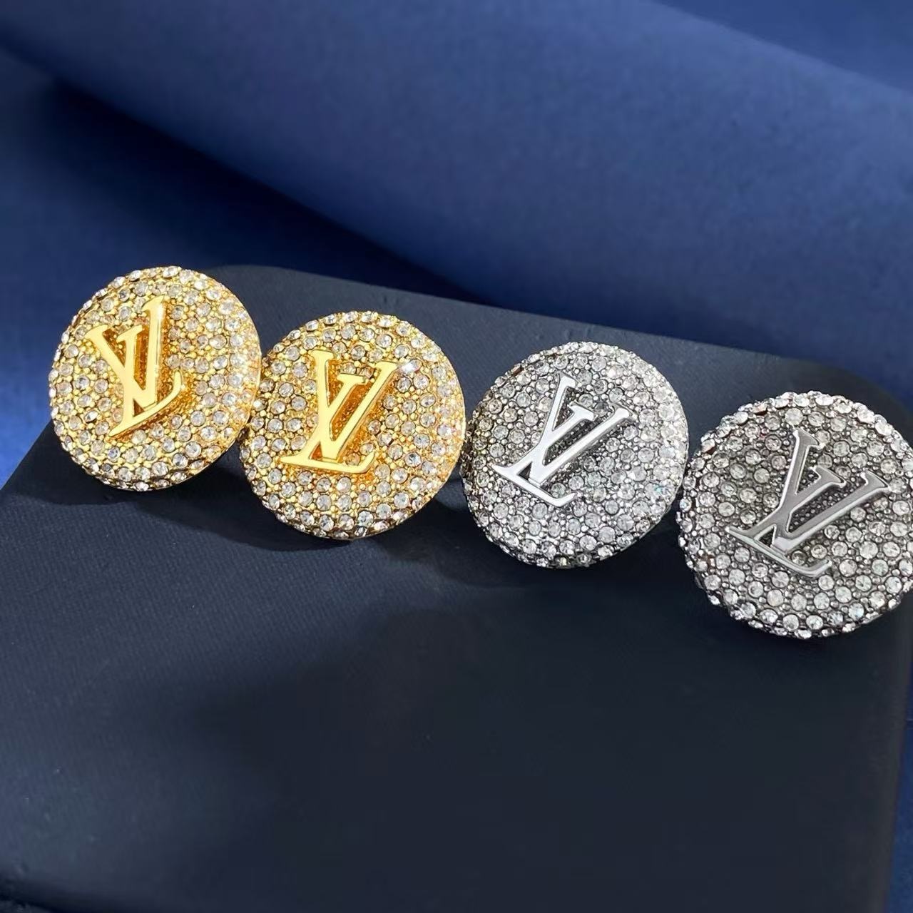 ルイ・ヴィトン LVモノグラム ダイヤモンドブロッサム スタッドピアス ゴールド&シルバー 詳細画像 1