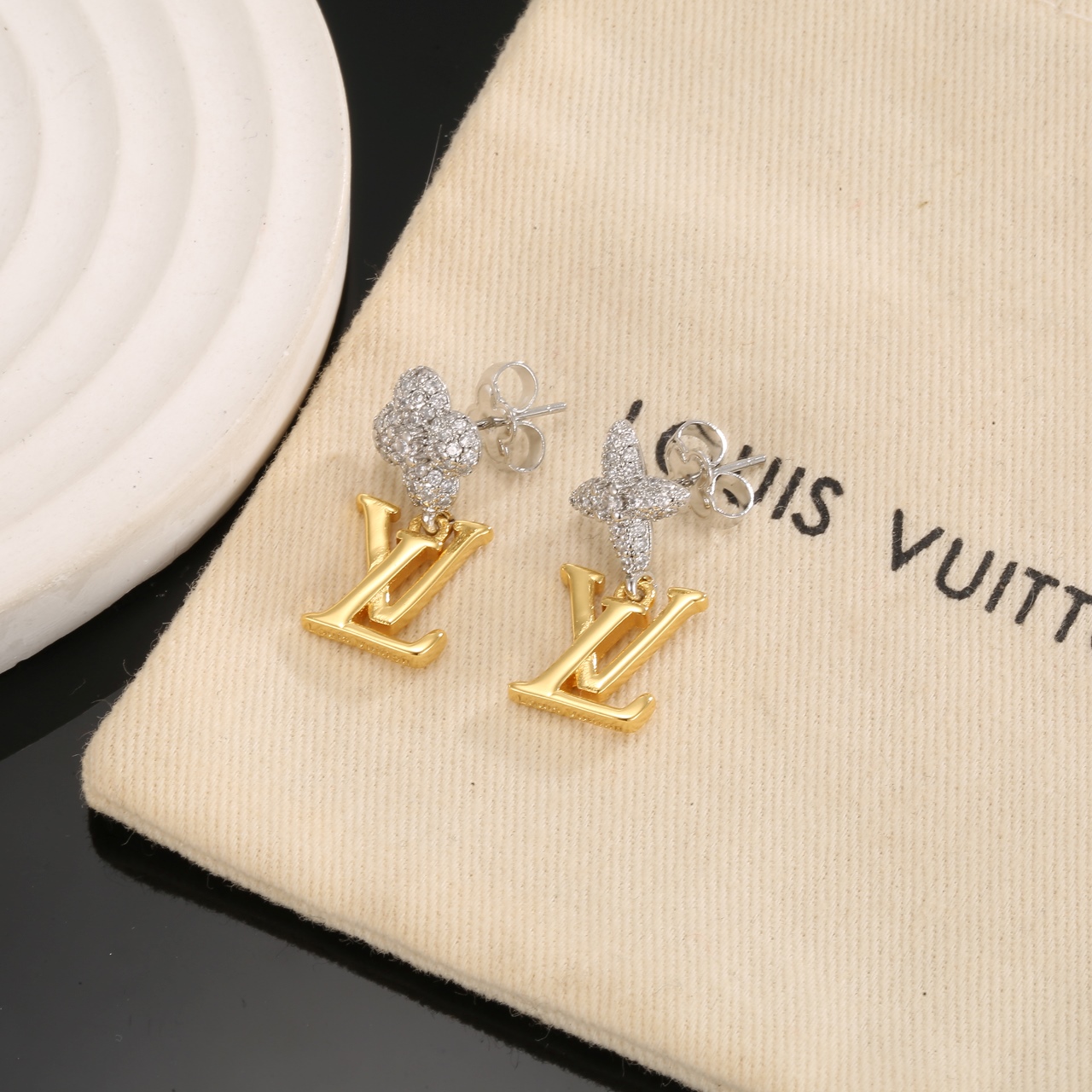 ルイ・ヴィトン LV Twig クリスタルフラワードロップピアス ゴールド×シルバー 詳細画像 2
