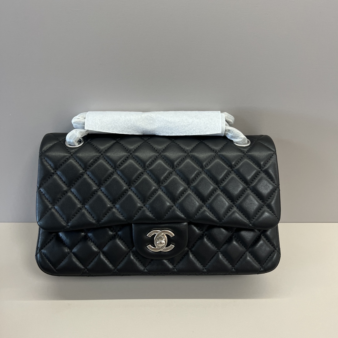 シャネル クラシックフラップ ダイヤキルティング チェーンショルダーバッグ 25cm ラムスキン ブラック シルバー金具 詳細画像 2