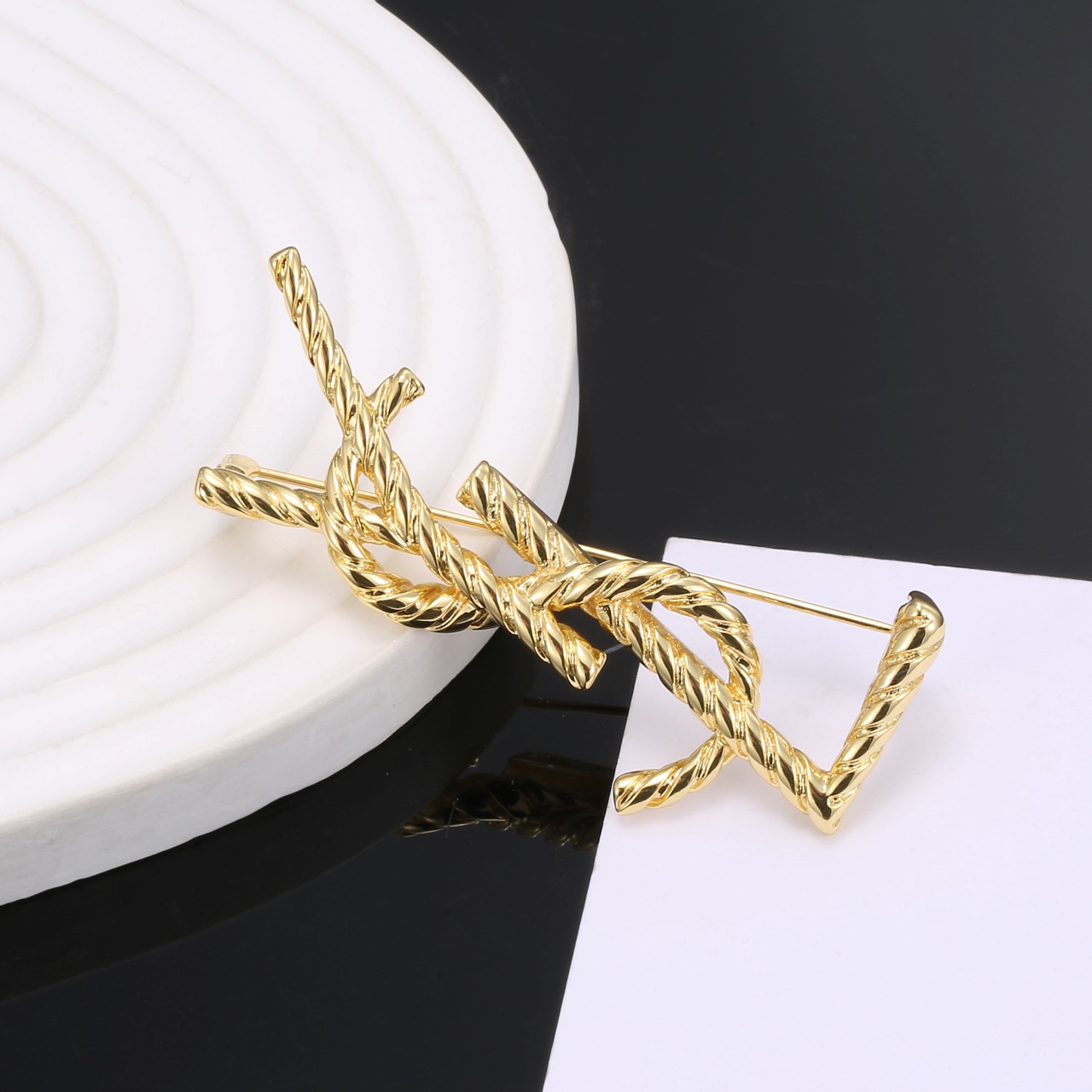 サンローラン YSL ロゴ ブローチ ツイストロープ ゴールド 詳細画像 3