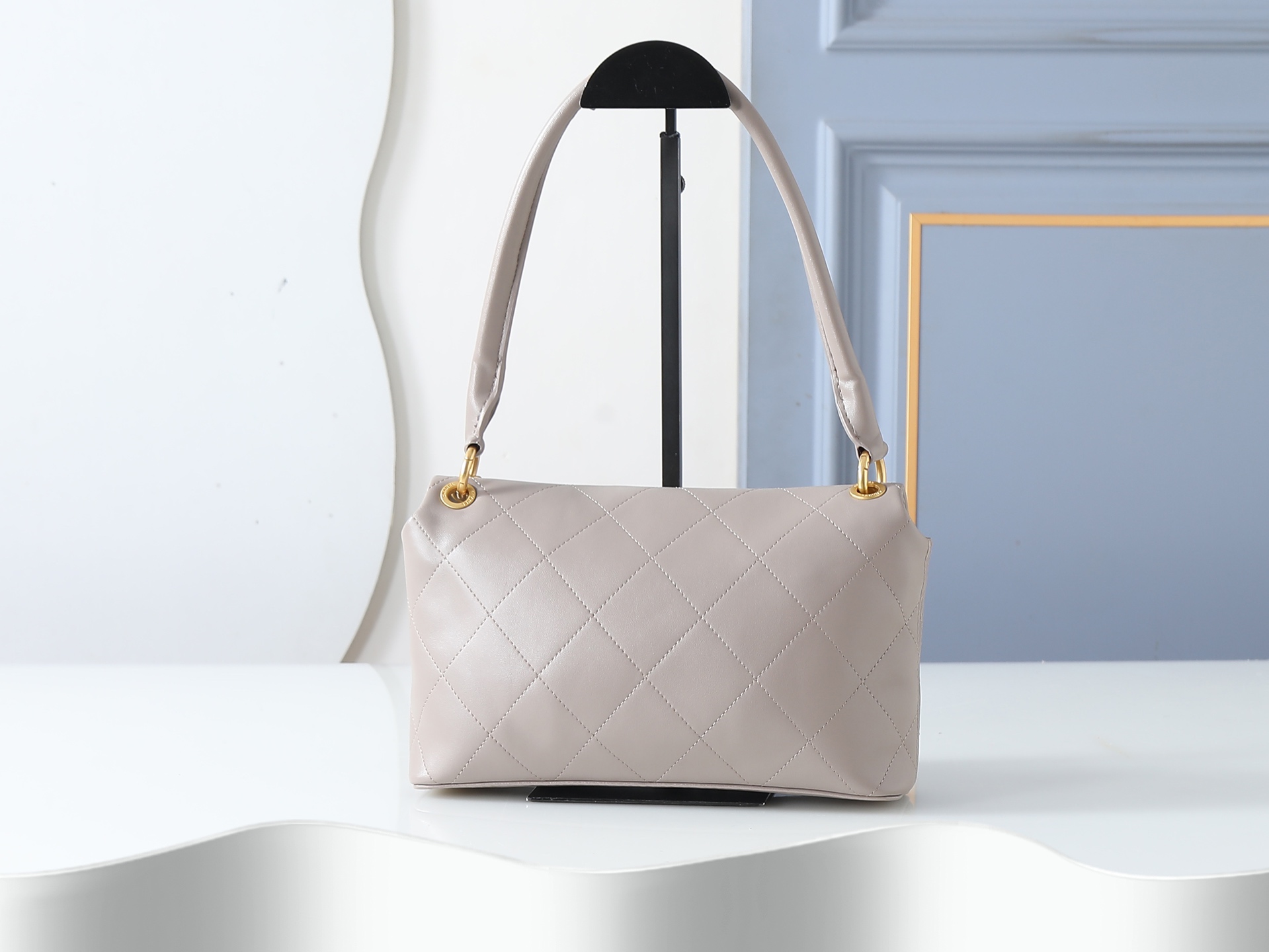 シャネル 26P ダブルC ターンロック キルティング フラップ チェーンショルダーバッグ グレー 詳細画像 2