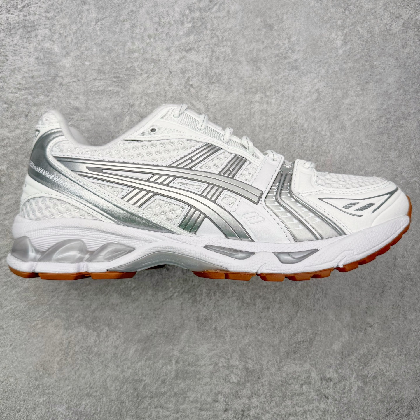 アシックス GEL-KAYANO 14 ホワイト シルバー メッシュ ガムソール ランニングシューズ by3936010 詳細画像 1