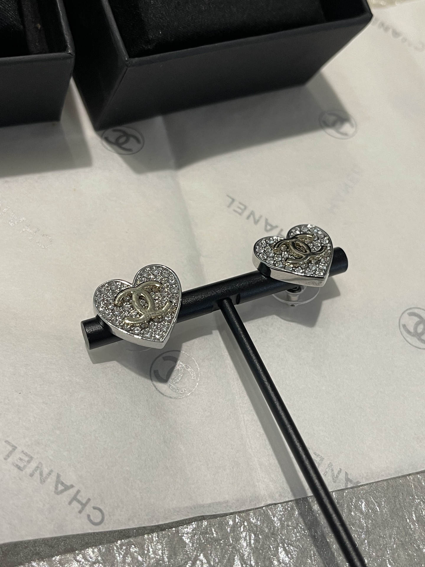 シャネル ハート クリスタル CC スタッドピアス ゴールド&シルバー 詳細画像 2