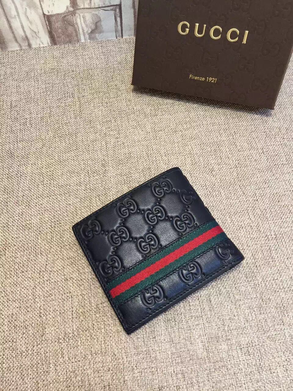 グッチ GGエンボスドレザー二つ折り財布 ネイビー 詳細画像 2