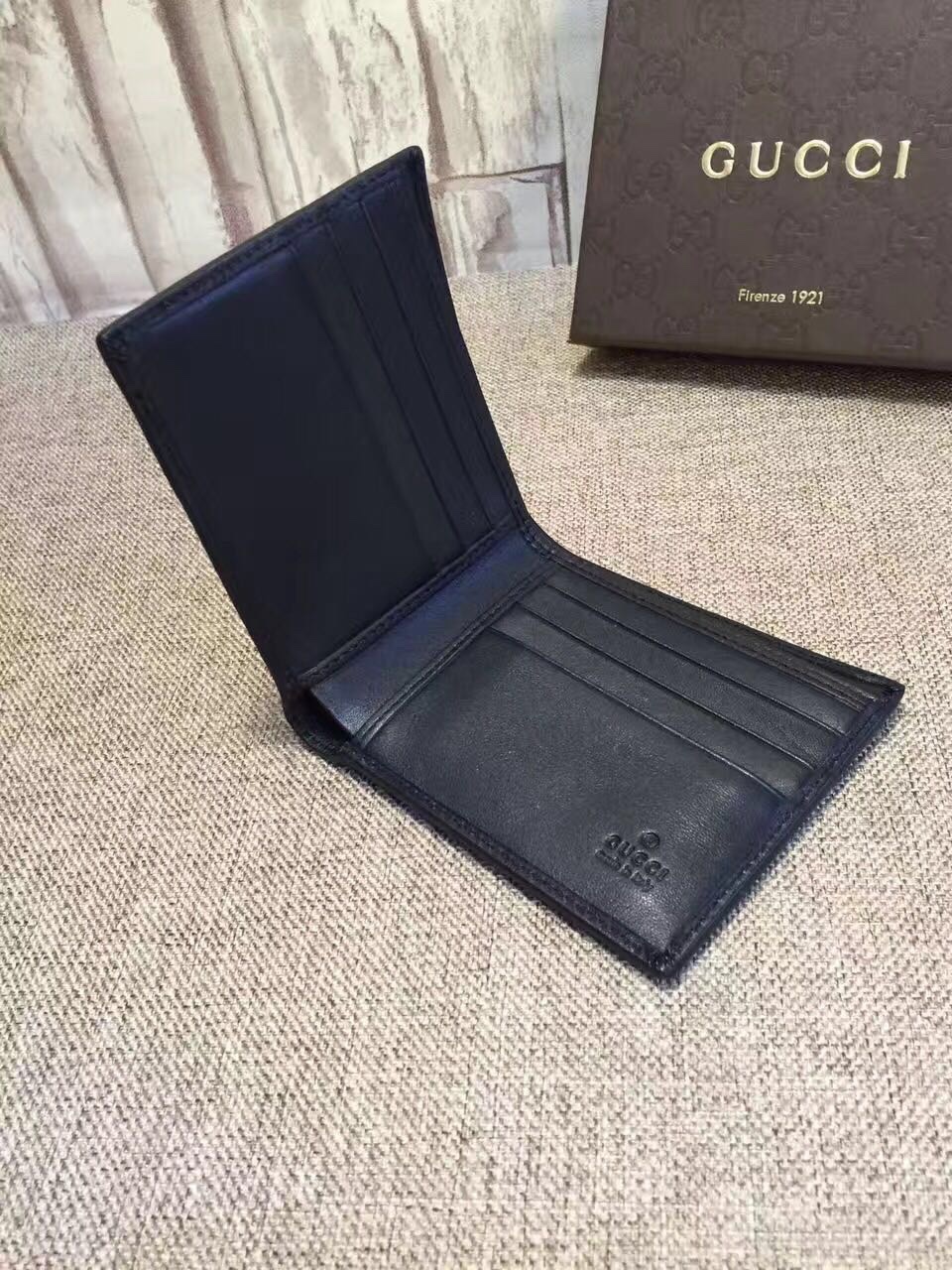 グッチ GGエンボスドレザー二つ折り財布 ネイビー 詳細画像 3