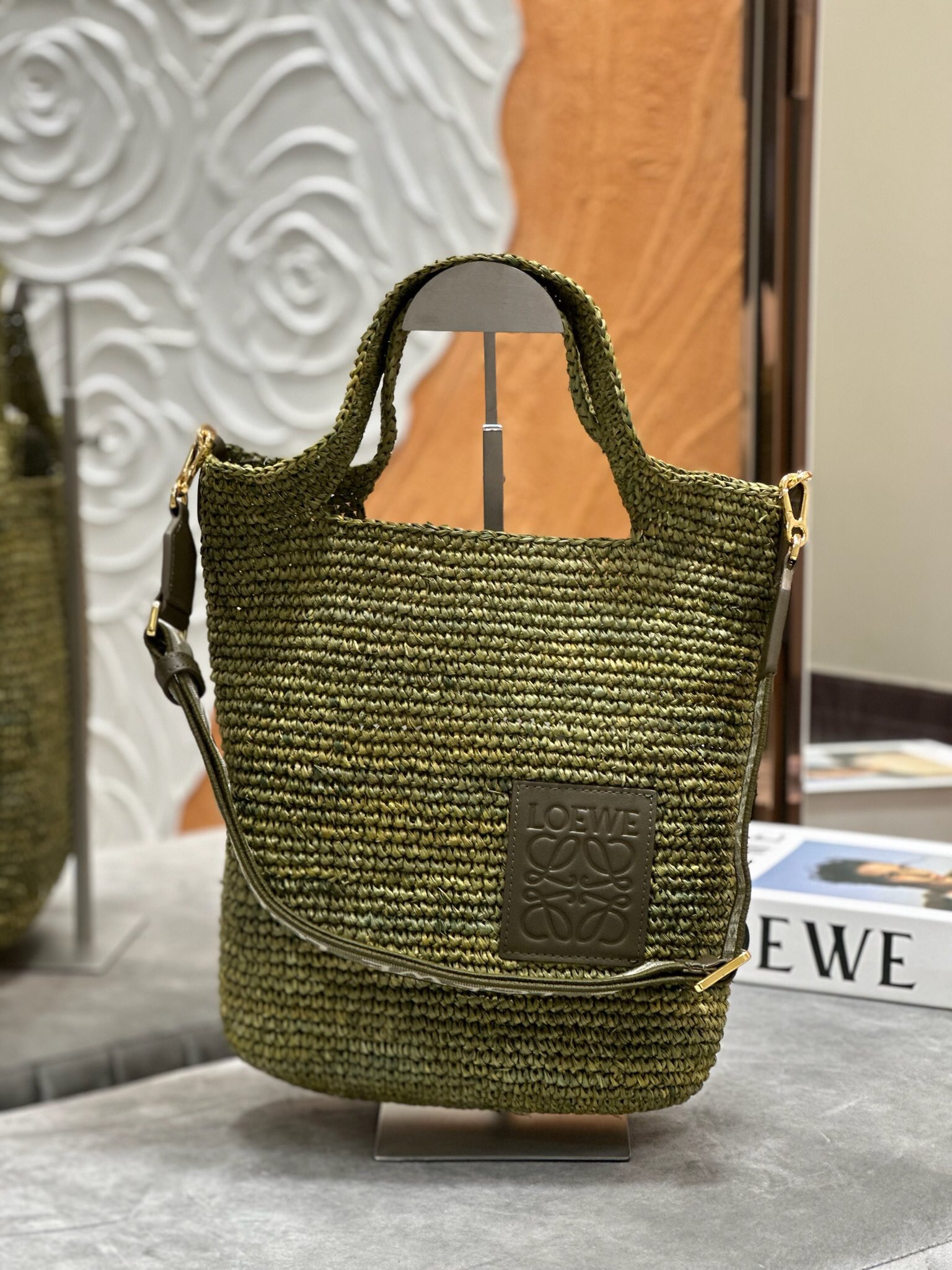 ロエベ Slit Tote ラフィア かごバッグ グリーン 詳細画像 1