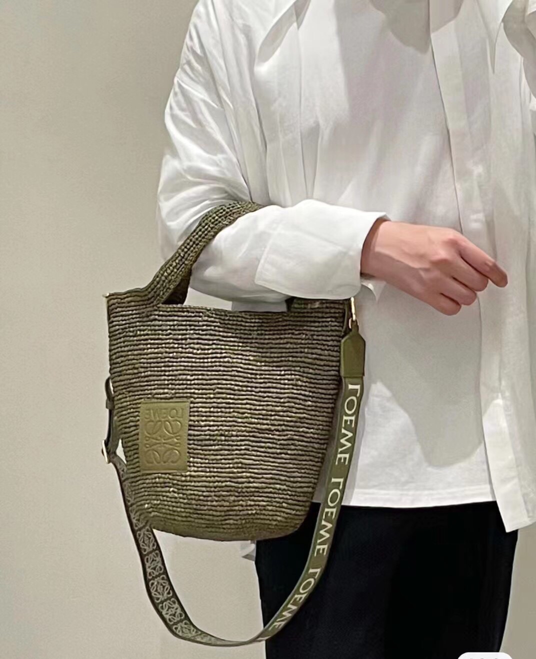 ロエベ Slit Tote ラフィア かごバッグ グリーン 詳細画像 2