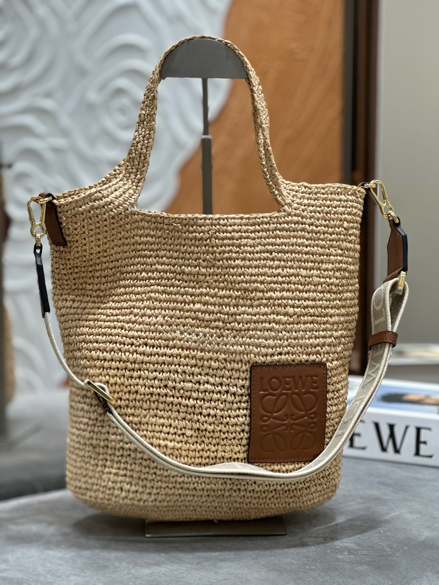 ロエベ Slit Tote ラフィア かごバッグ ナチュラル 詳細画像 1