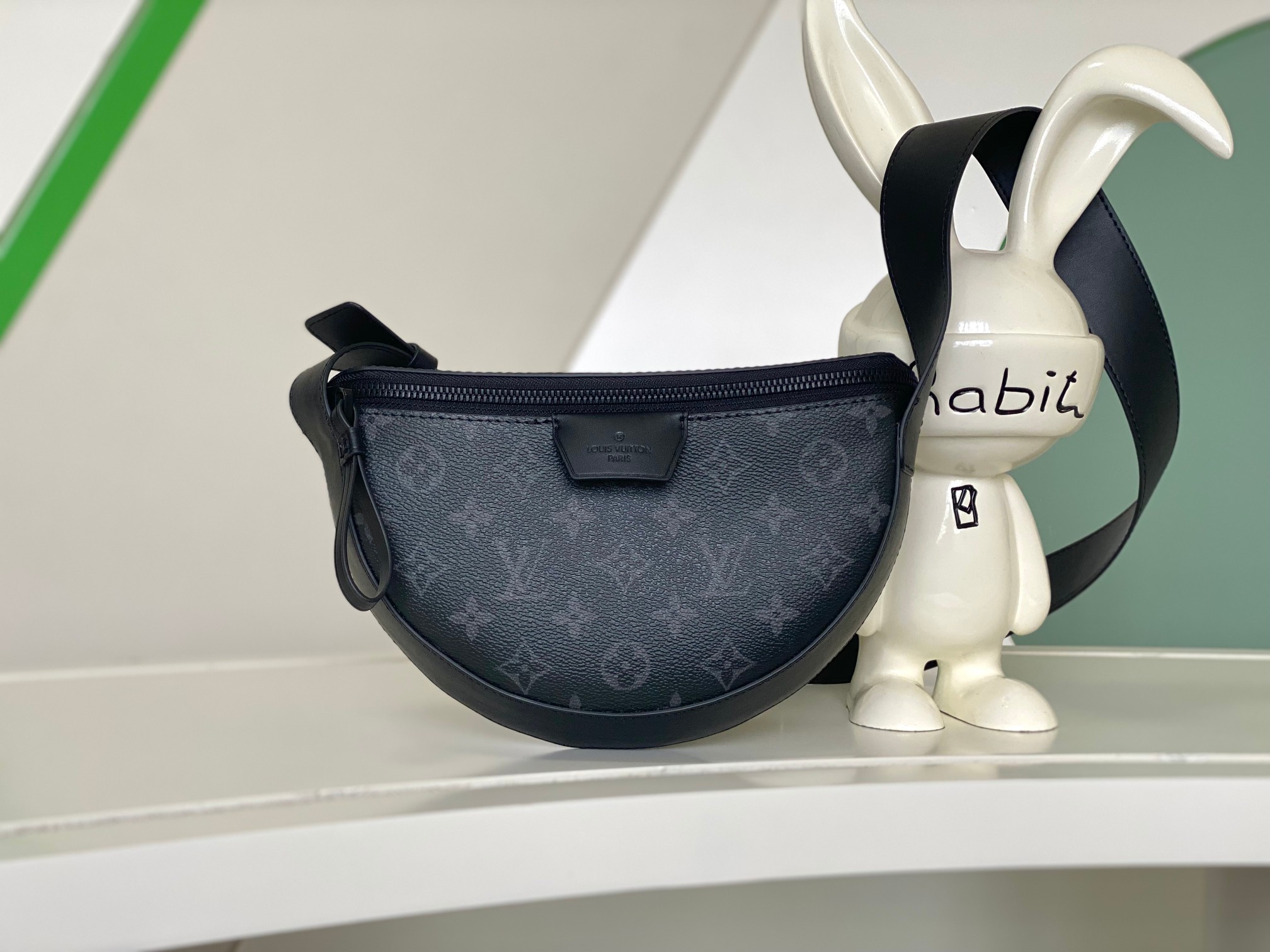 ルイ・ヴィトン Moon Crossbody バッグ モノグラム・エクリプス 詳細画像 1