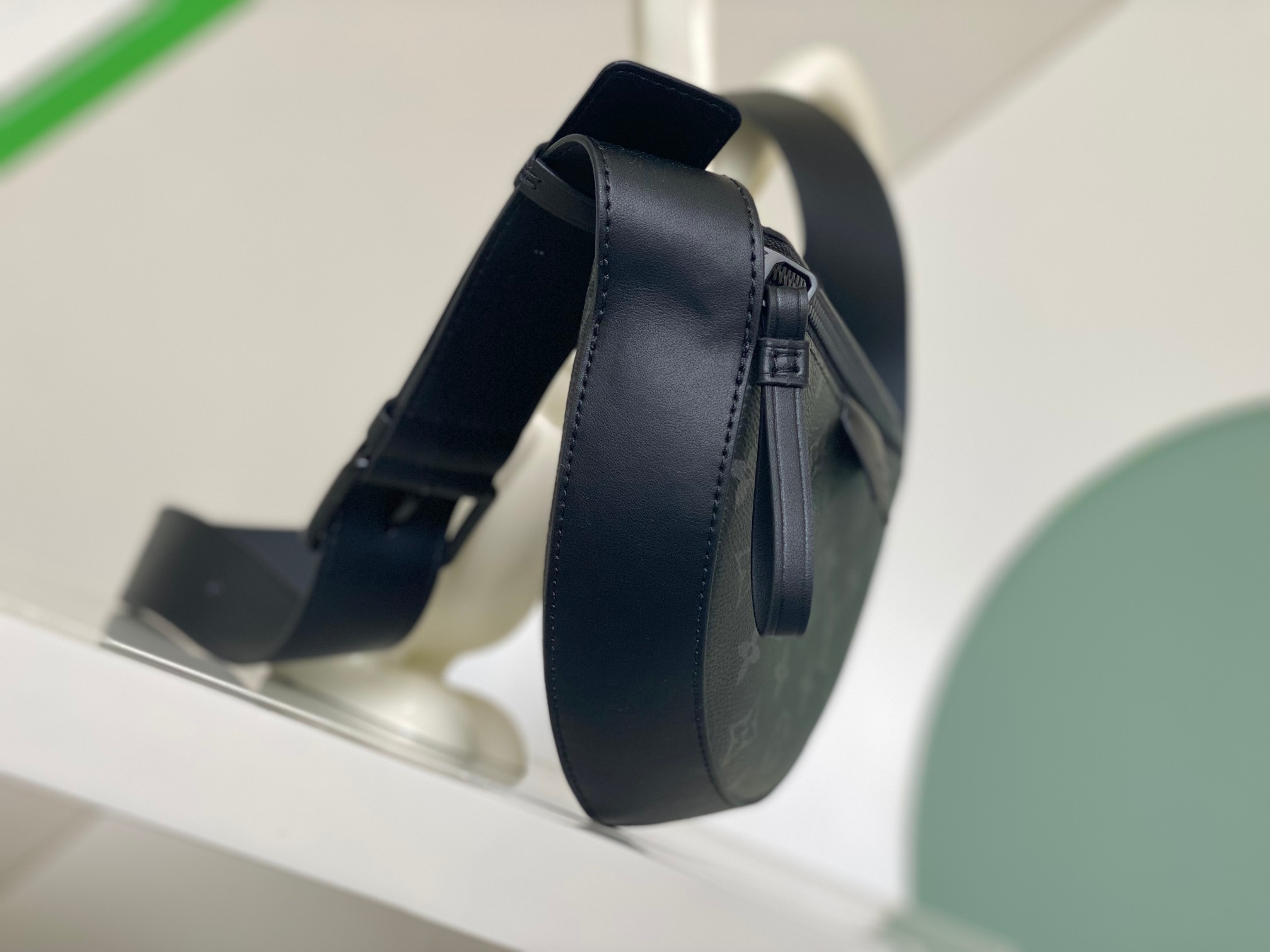 ルイ・ヴィトン Moon Crossbody バッグ モノグラム・エクリプス 詳細画像 2