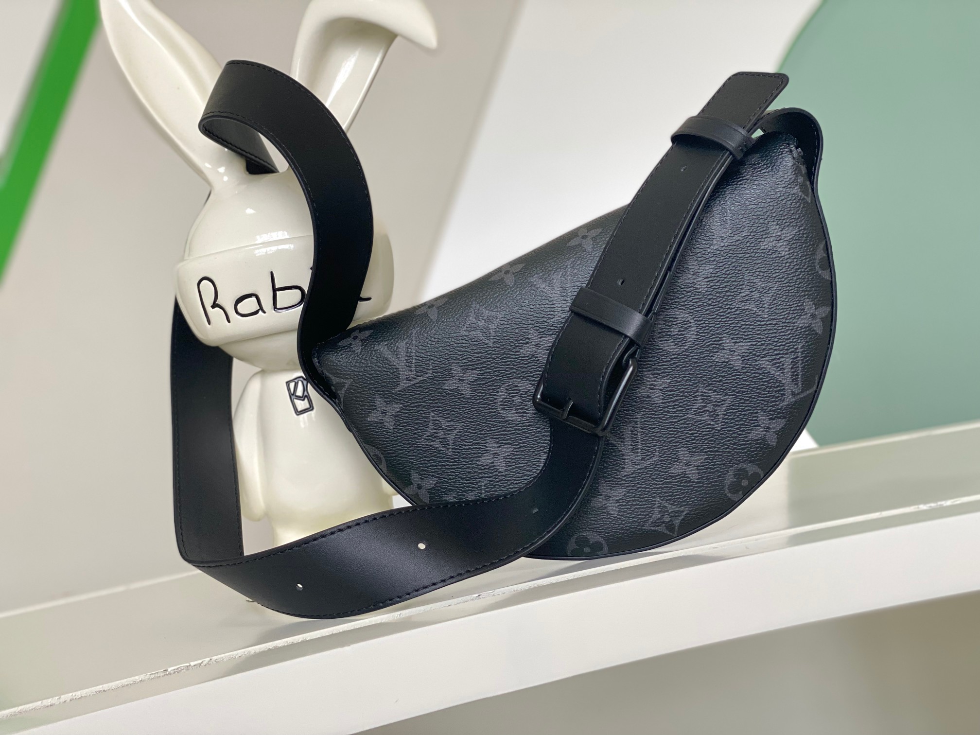 ルイ・ヴィトン Moon Crossbody バッグ モノグラム・エクリプス 詳細画像 3