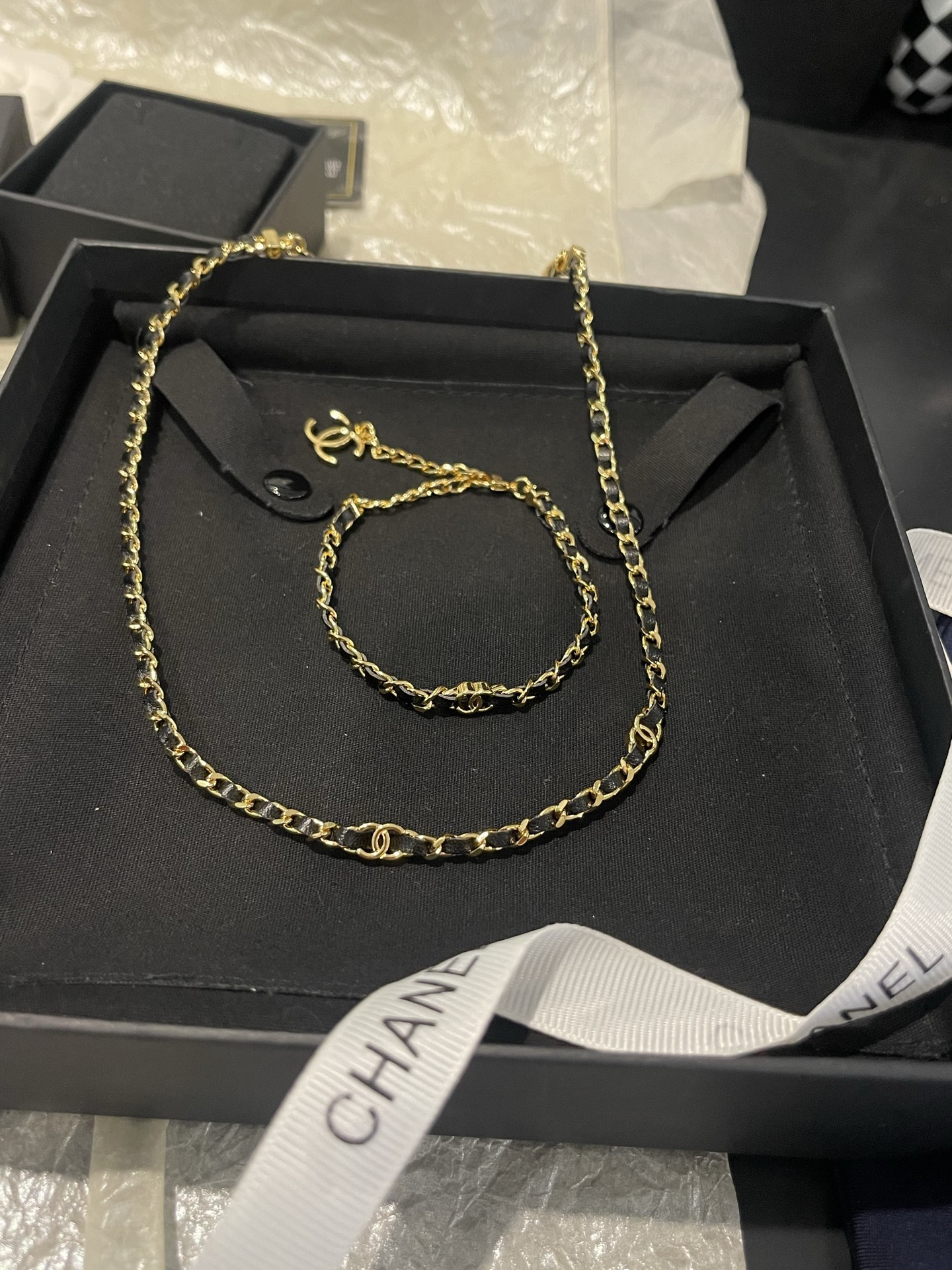 シャネル ダブルC チャーム レザーチェーンブレスレット ゴールド×ブラック 詳細画像 2