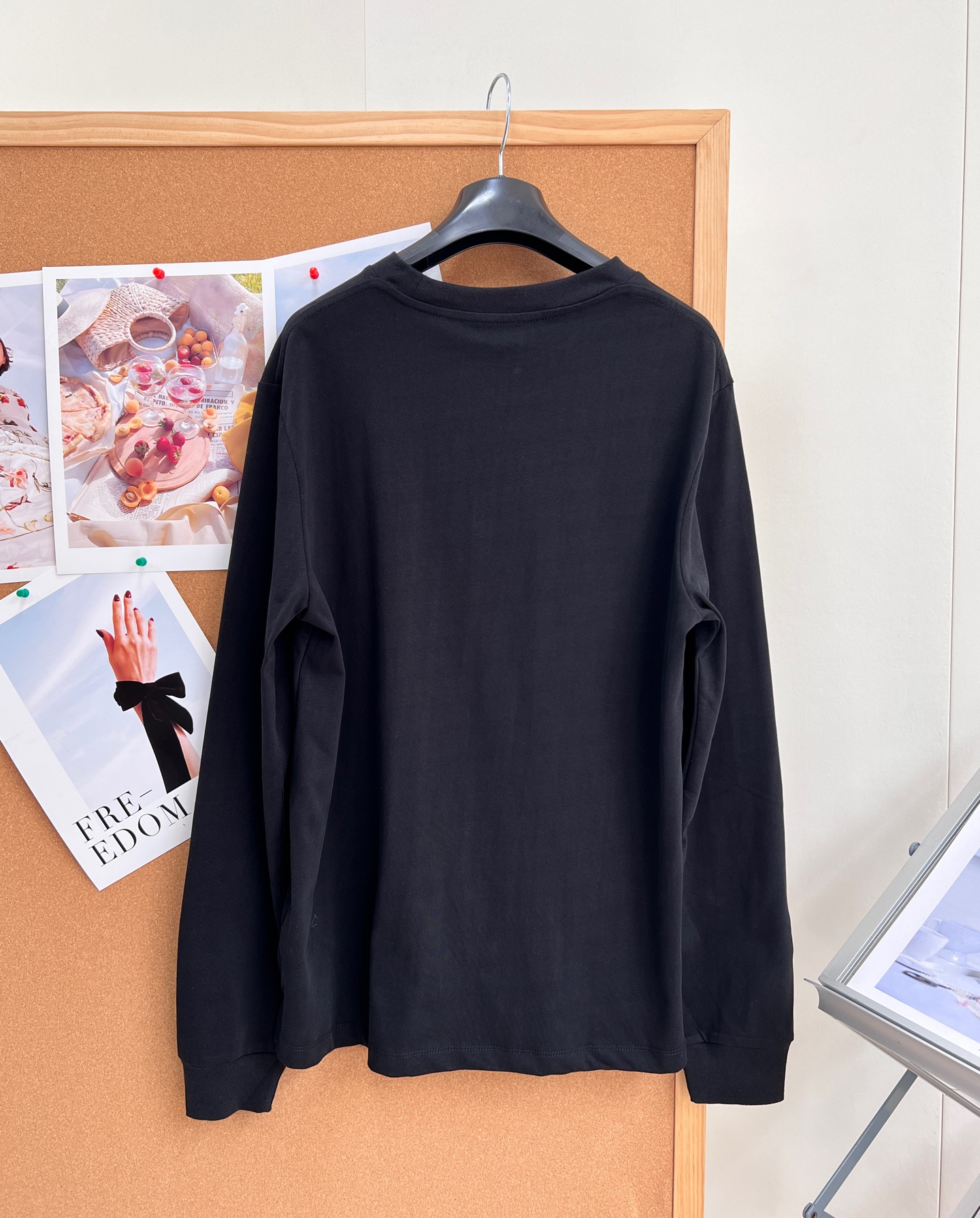セリーヌ 凱旋門刺繍 長袖Tシャツ ブラック ホワイト E765240 詳細画像 2